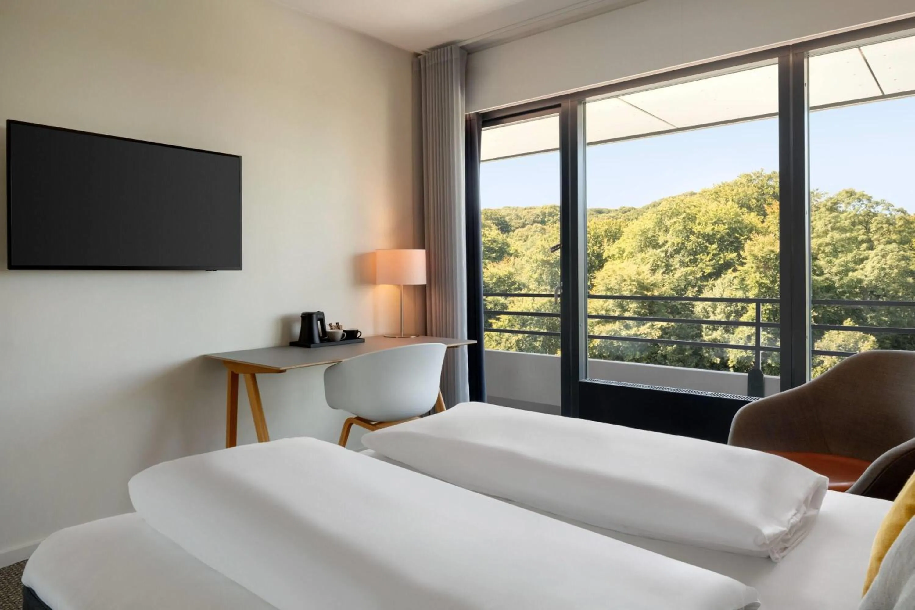 Photo of the whole room, Bed in Comwell Hvide Hus Aalborg, Dolce by Wyndham