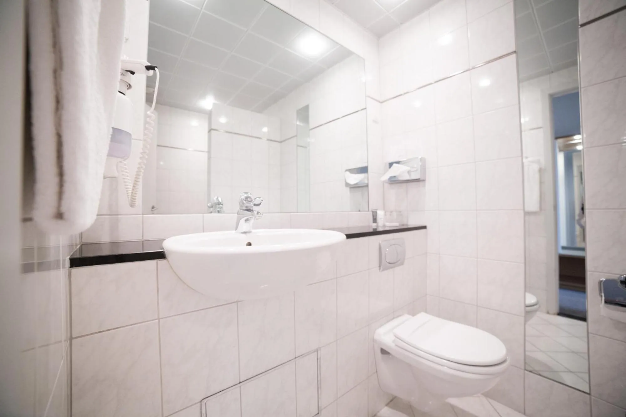 Shower in Comwell Hvide Hus Aalborg, Dolce by Wyndham