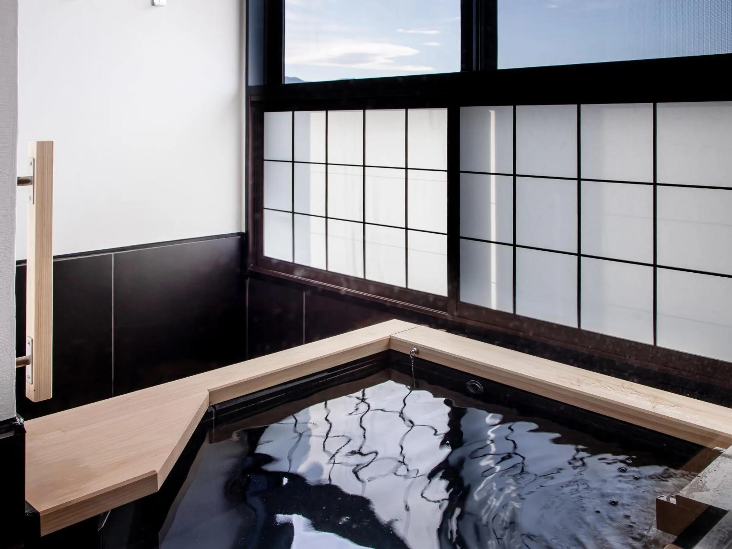 Hot Spring Bath in Sui Suwako