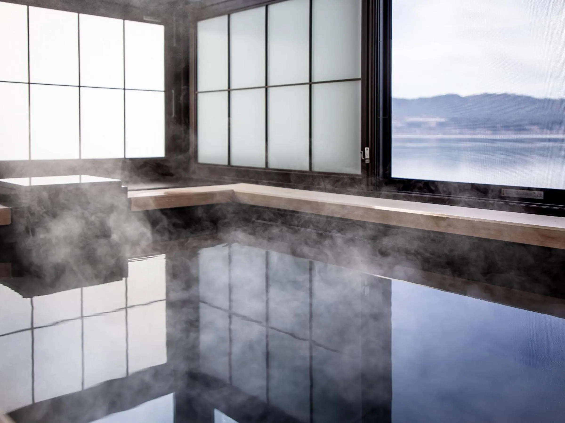 Hot Spring Bath in Sui Suwako