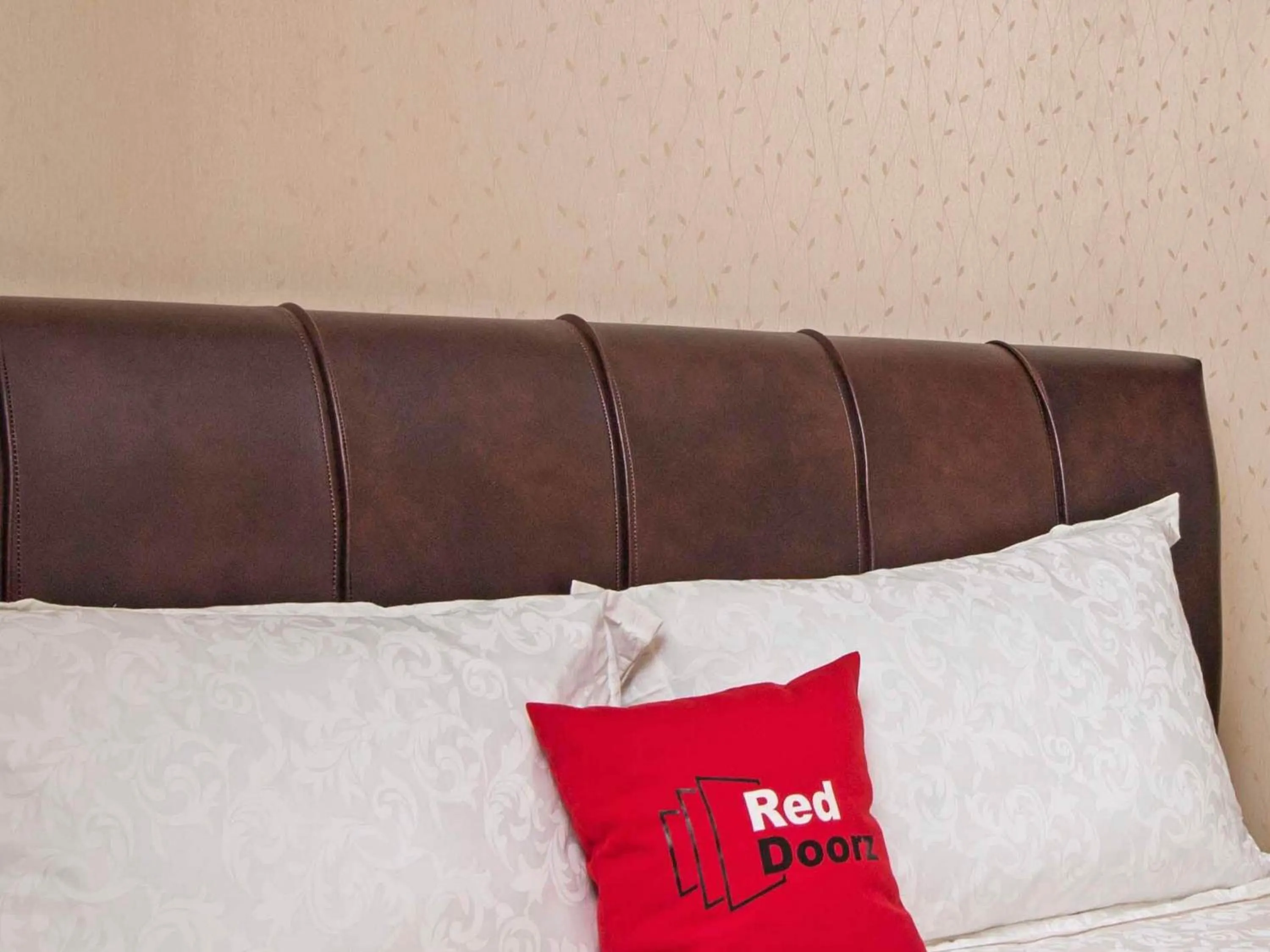 Bedroom, Bed in RedDoorz Syariah near Mercu Buana University