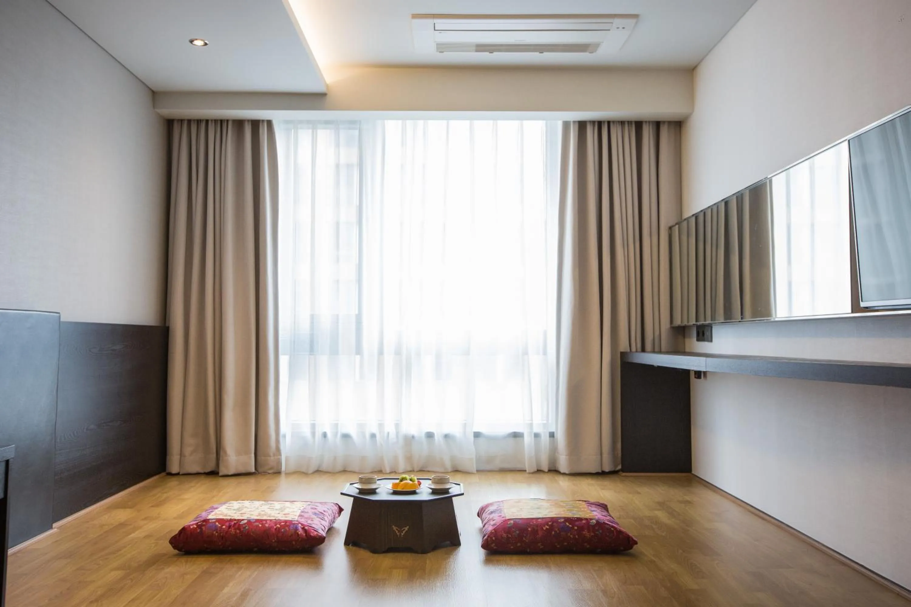 Bed in Gloucester Hotel Jeju