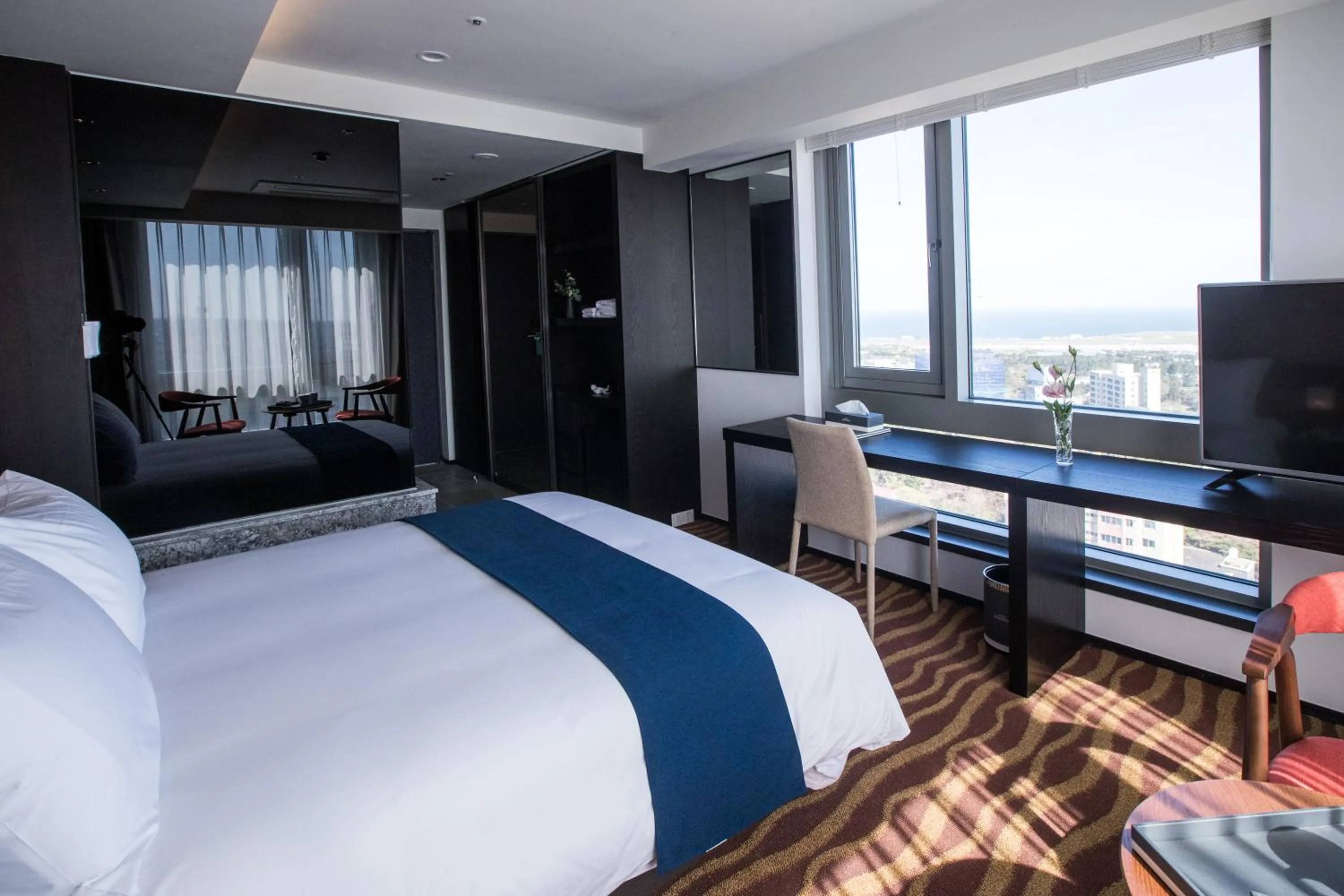 Bedroom, Bed in Gloucester Hotel Jeju