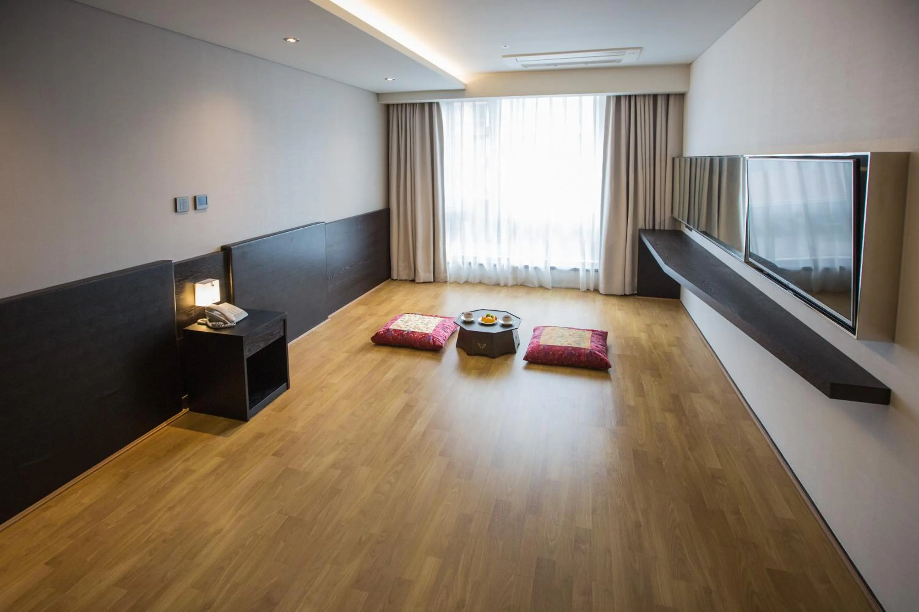 Bed in Gloucester Hotel Jeju