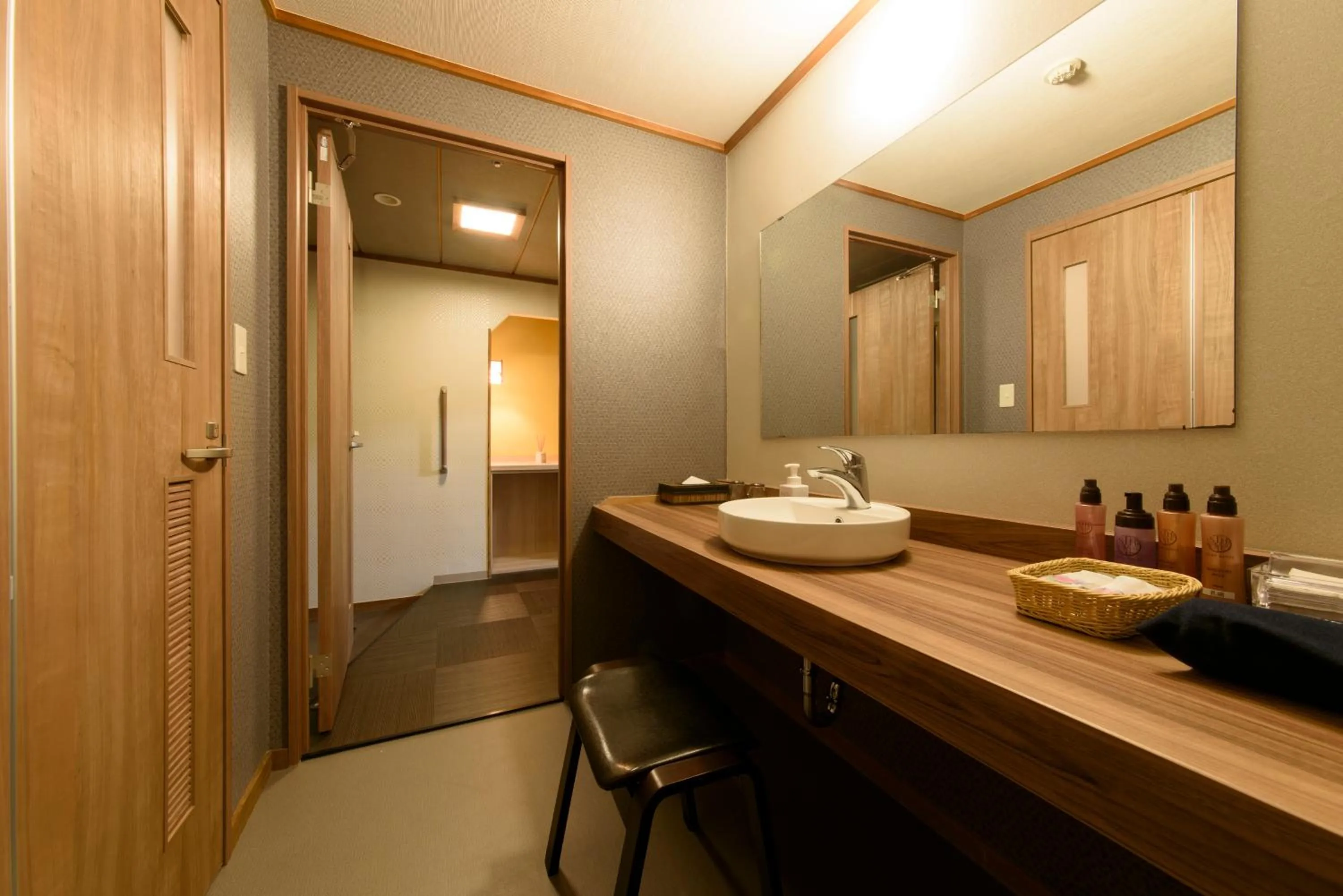 Photo of the whole room in Yamanakaonsen Ohanami Kyubei