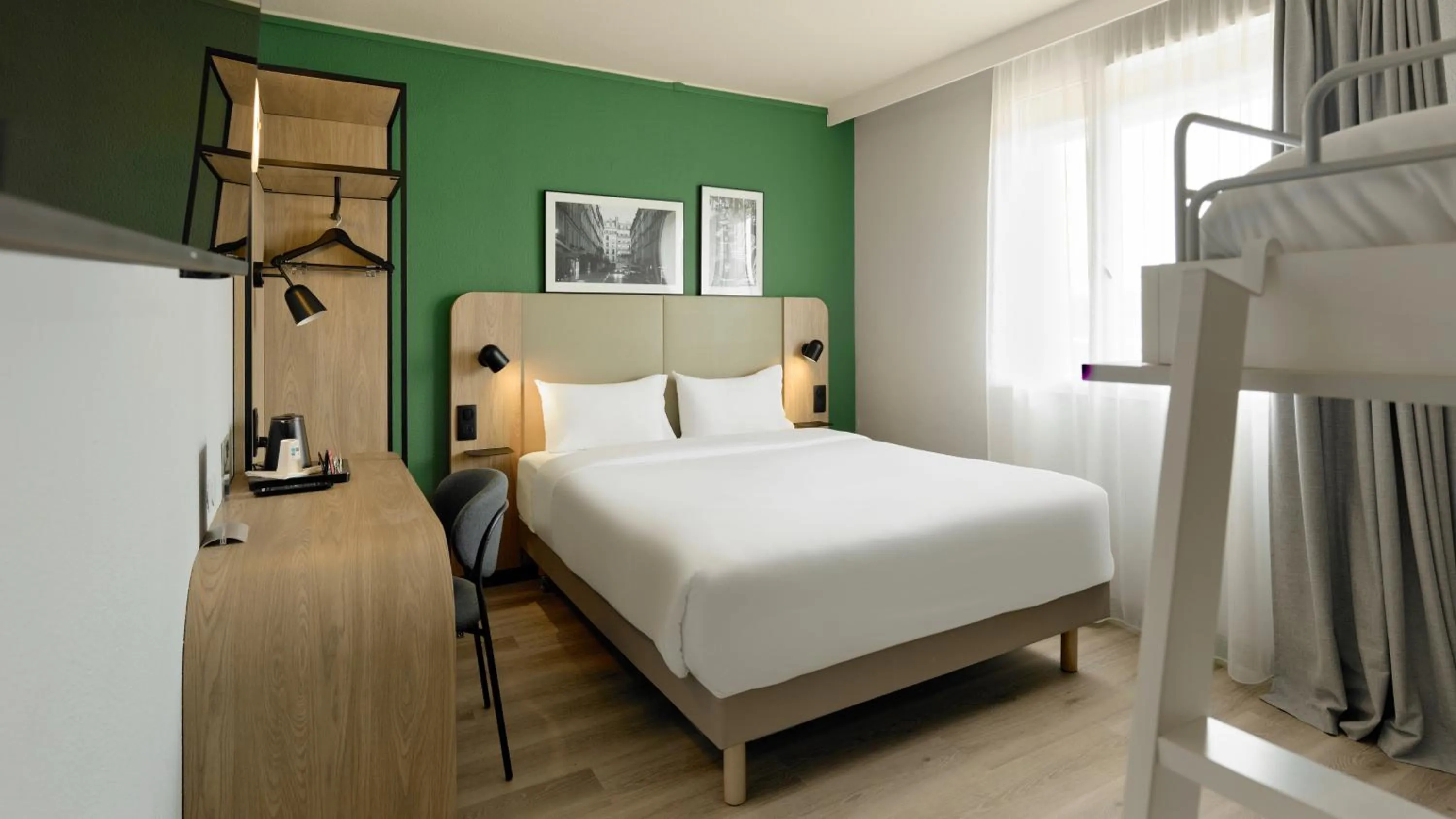 Standard Queen Room with Two Bunk Beds in Campanile PRIME - Lyon Centre - Gare Perrache