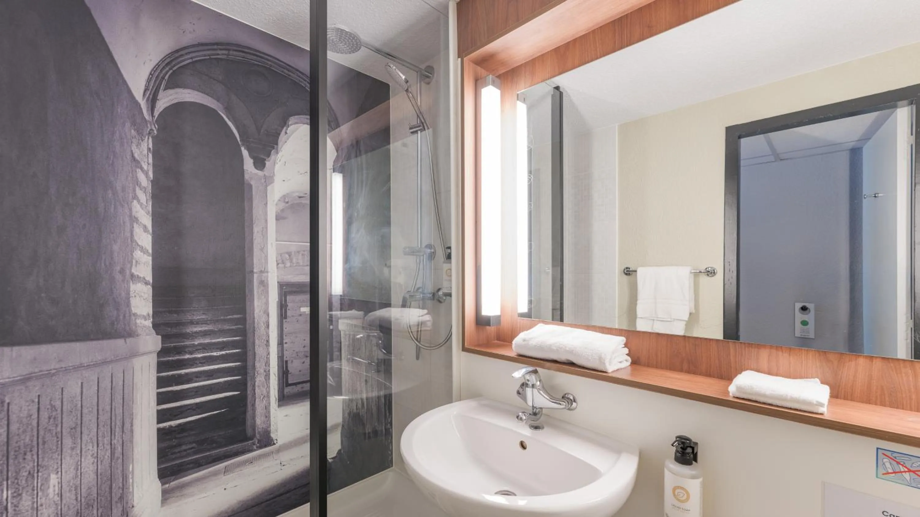 Shower in Campanile PRIME - Lyon Centre - Gare Perrache