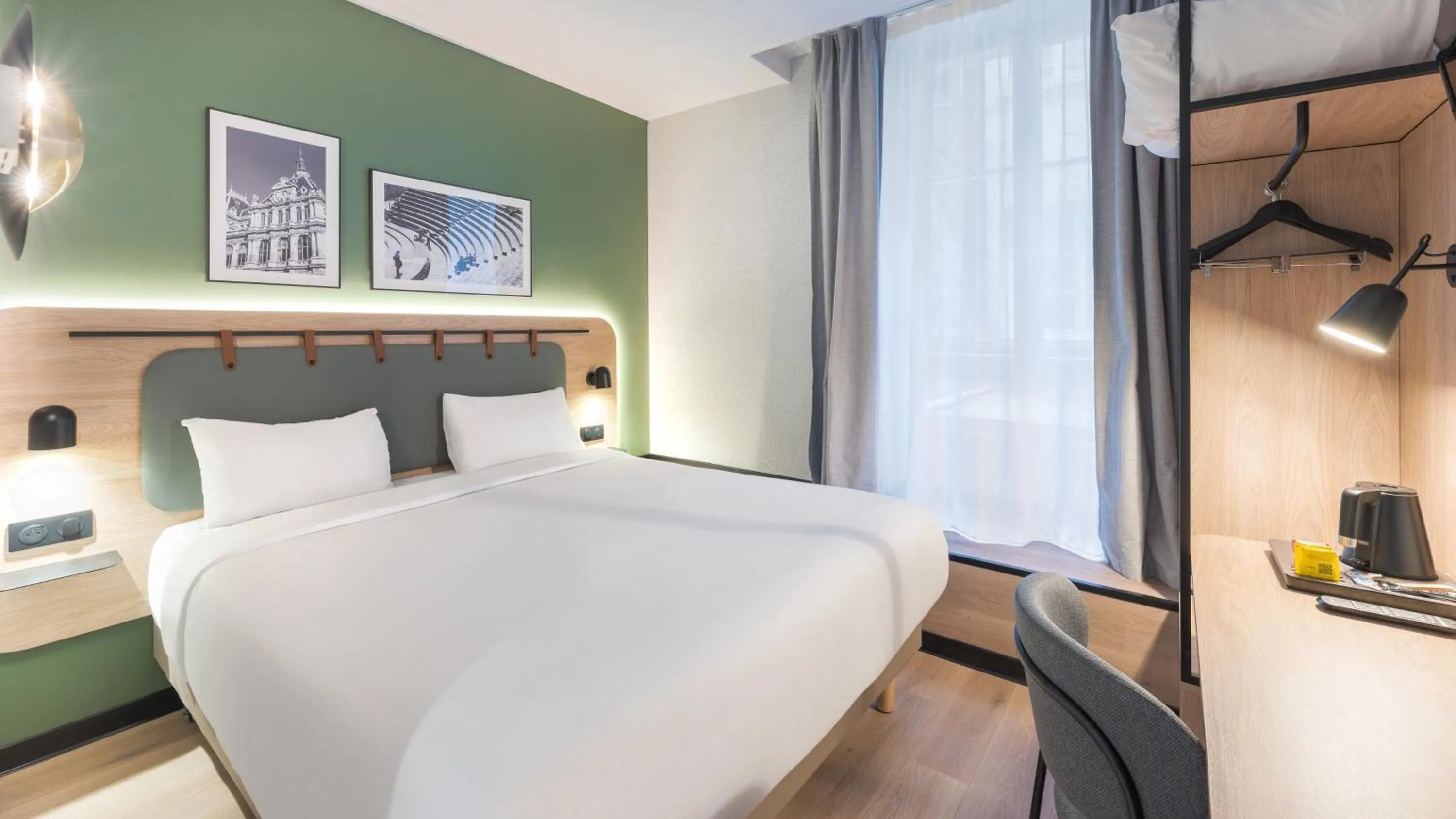 Photo of the whole room, Bed in Campanile PRIME - Lyon Centre - Gare Perrache