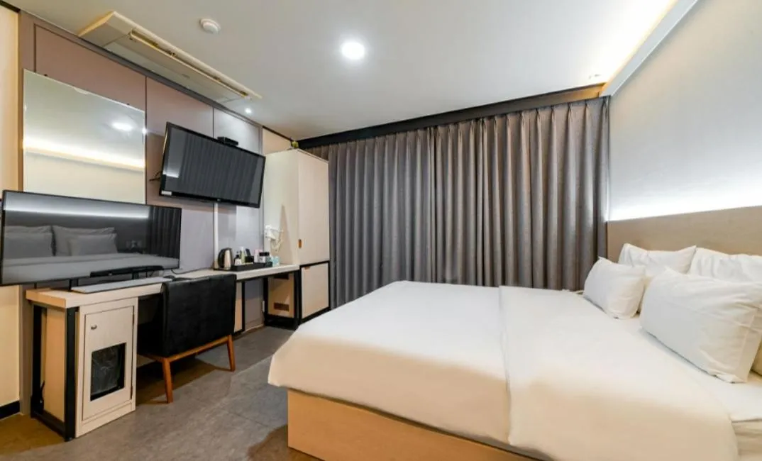 Bed in Hotel The May