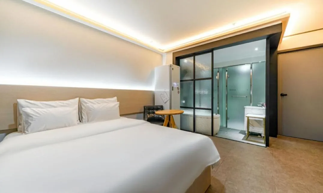 Bed in Hotel The May