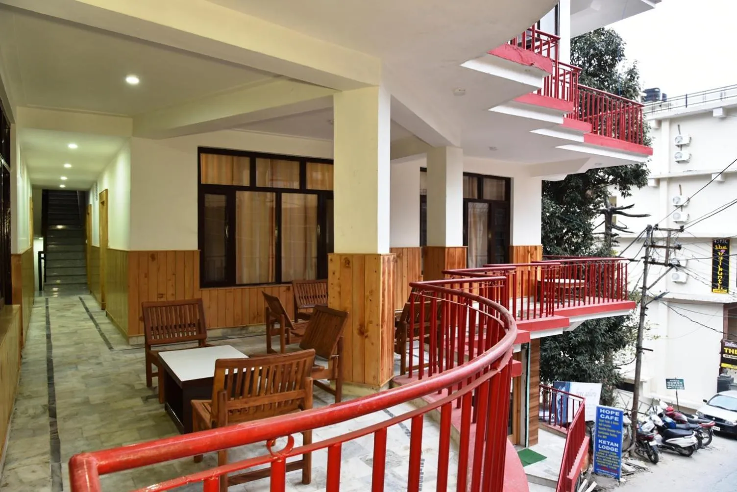 Hotel Akash - Luxury Hotel In McLeodganj