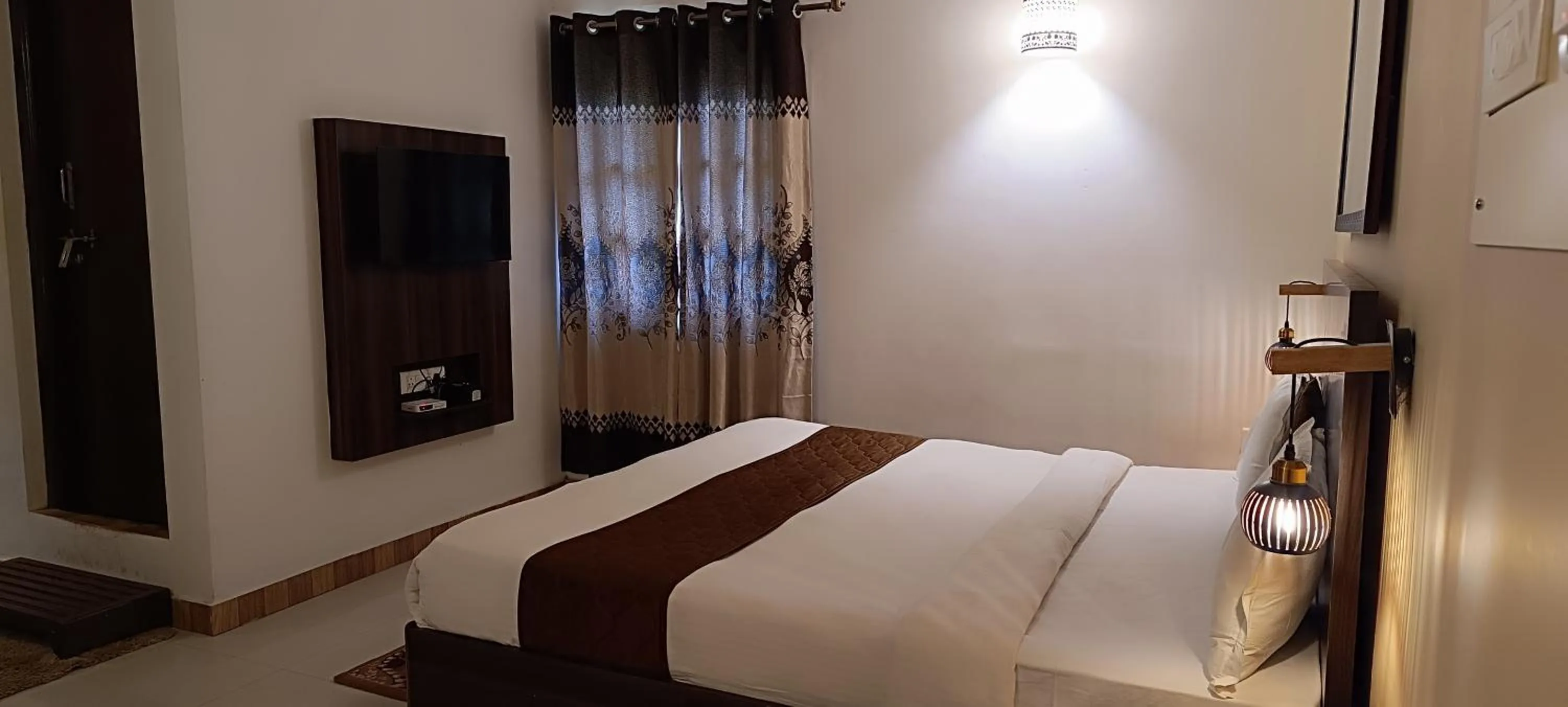 Bedroom, Bed in Premier Inn