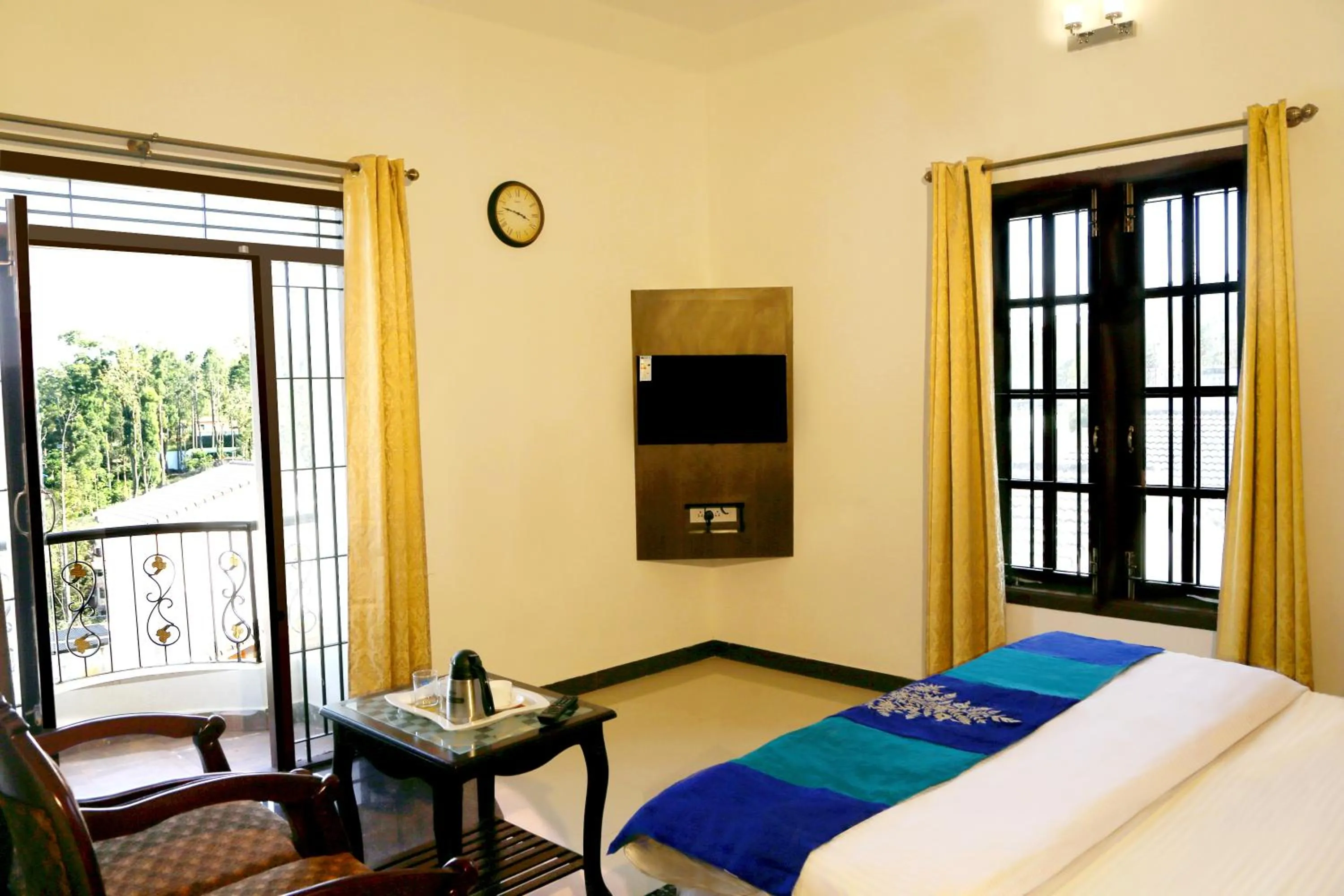 Balcony/Terrace, Bed in Premier Inn