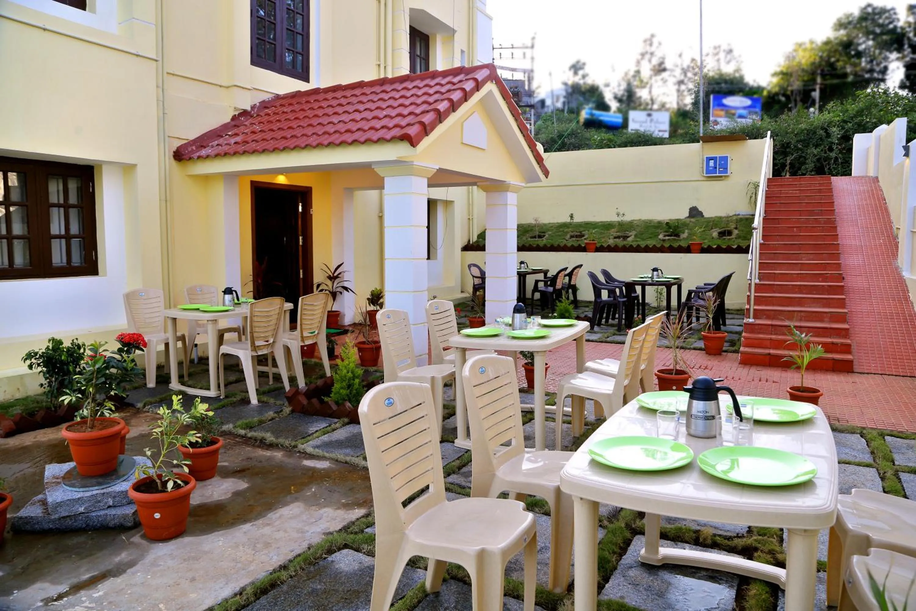 Restaurant/places to eat in Premier Inn