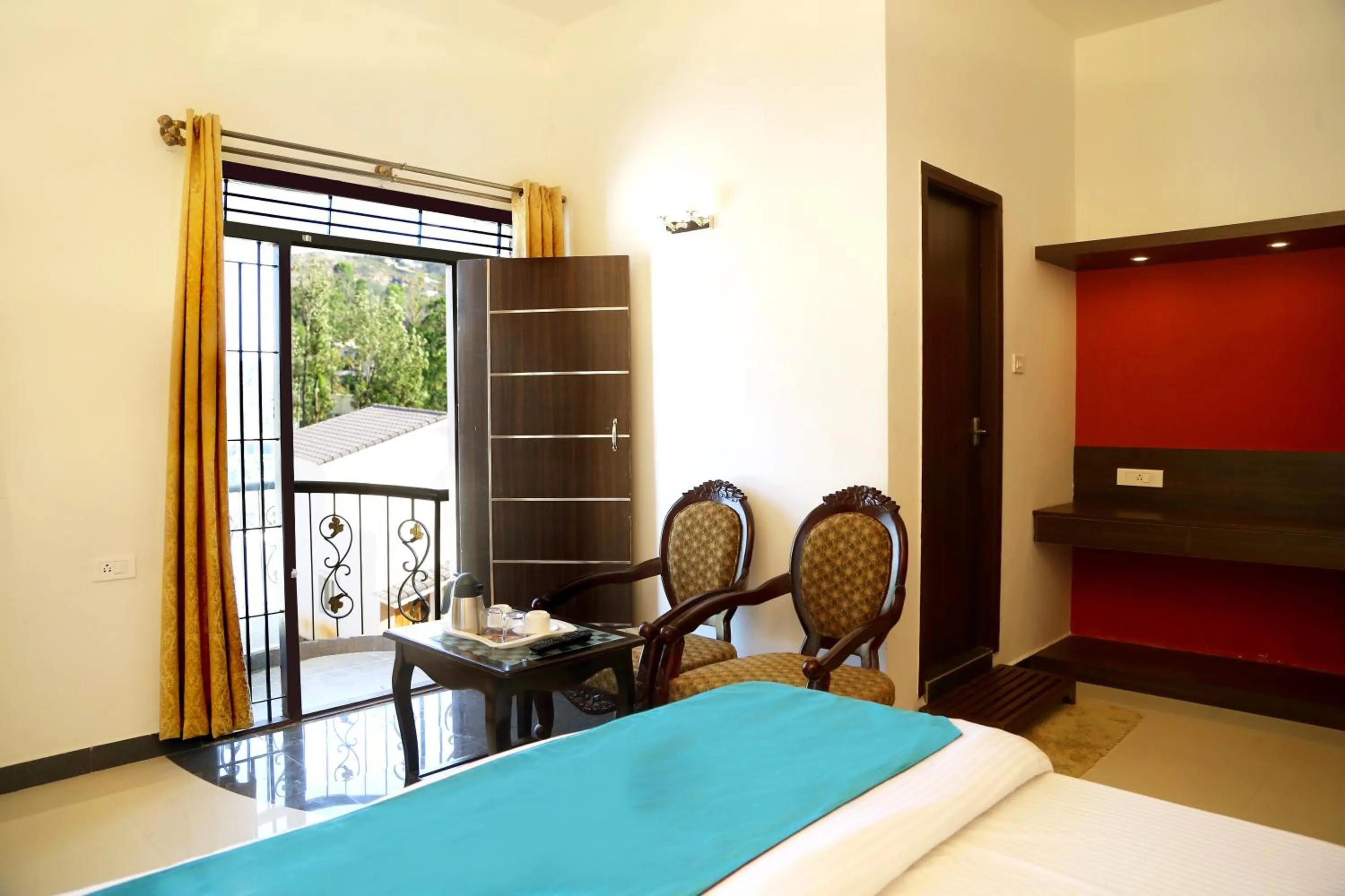 Balcony/Terrace, Bed in Premier Inn