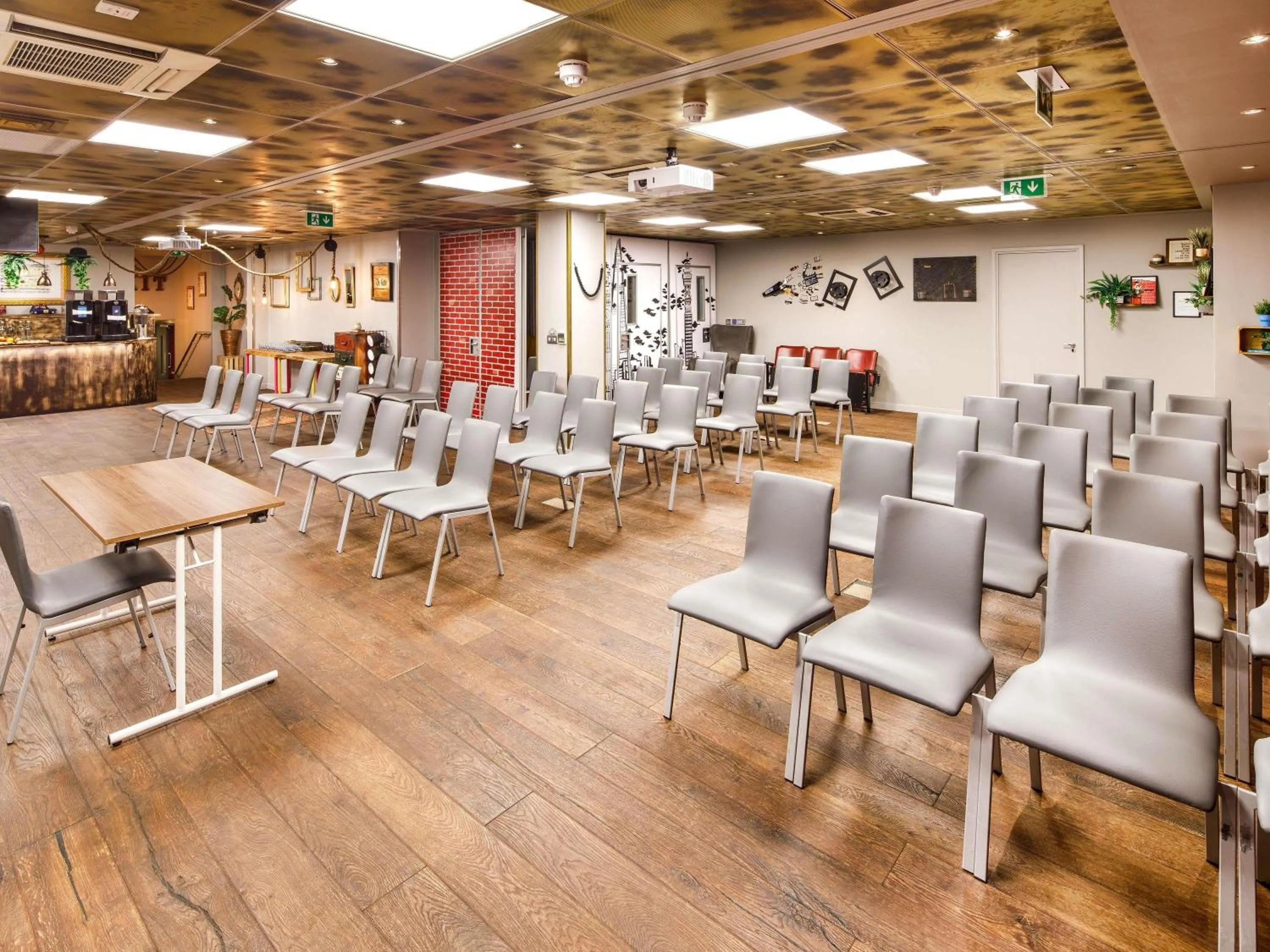 Meeting/conference room in ibis Styles London Southwark - near Borough Market