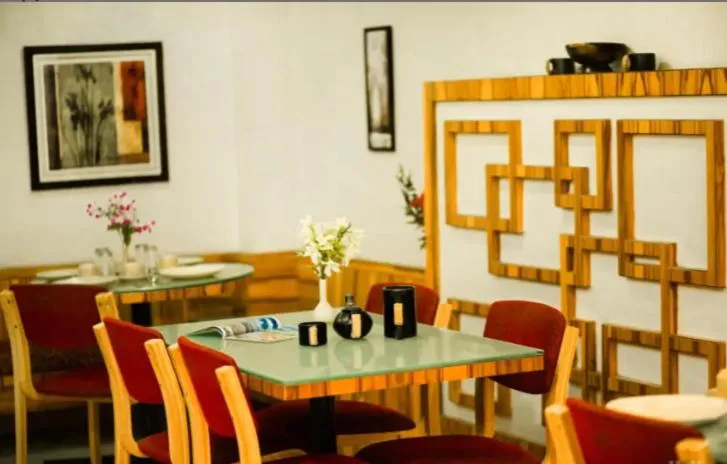 Restaurant/places to eat in Hotel GK Palace