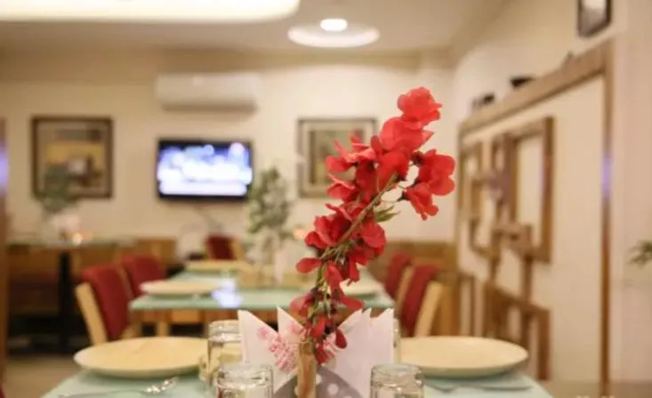 Restaurant/places to eat in Hotel GK Palace