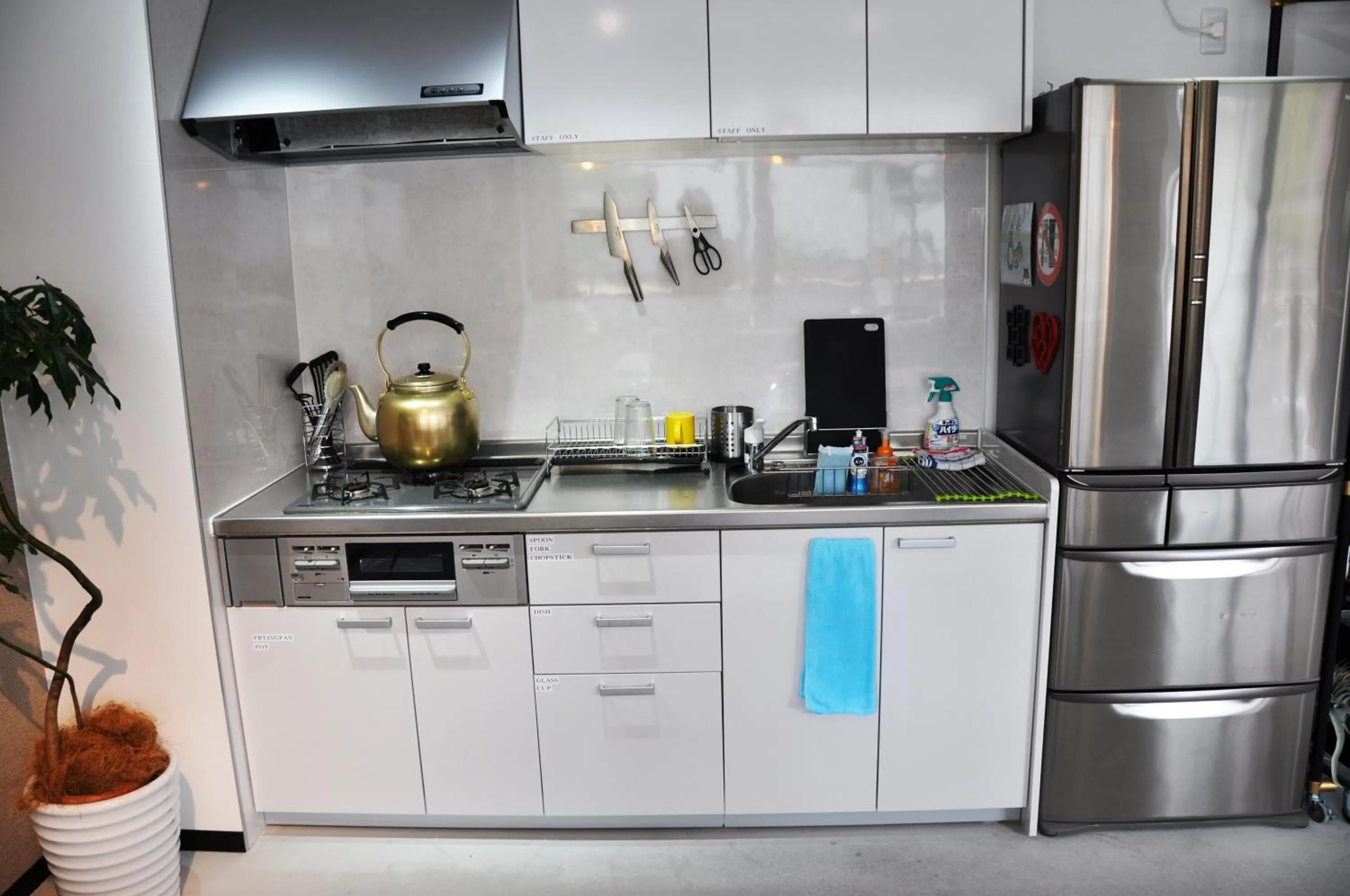 Communal kitchen in Guest House Matsu