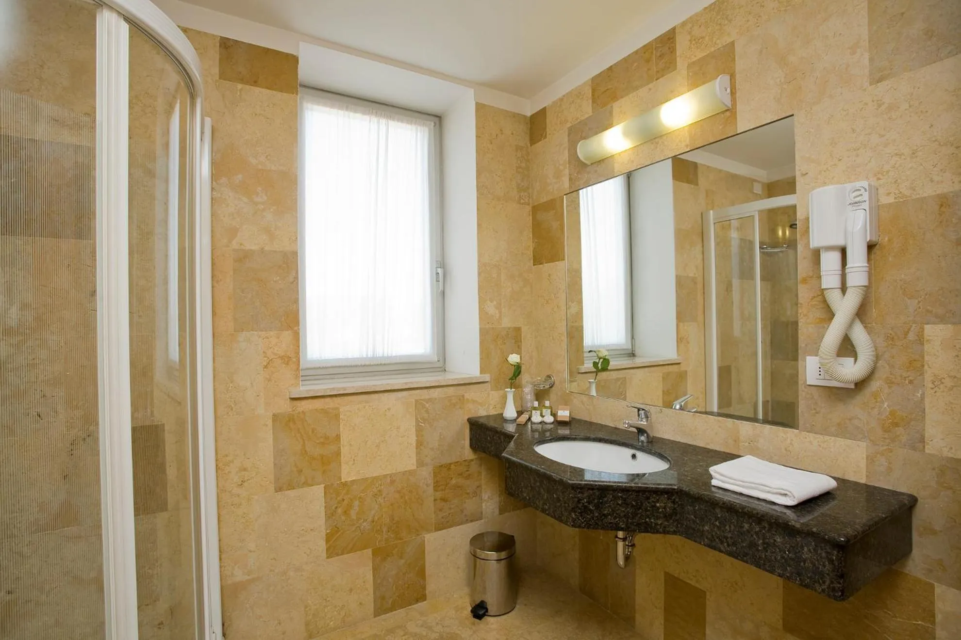 Shower in Best Western Park Hotel Continental