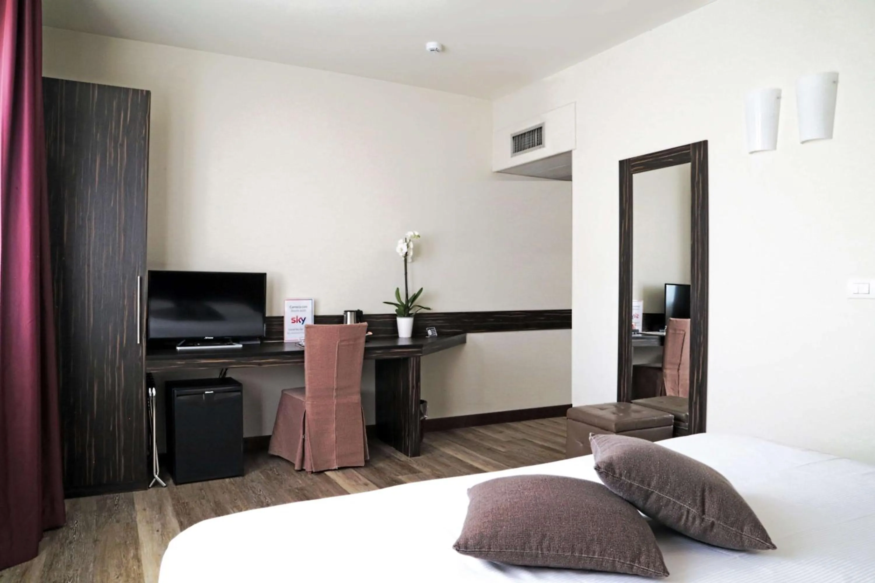 Photo of the whole room, Bed in Best Western Park Hotel Continental