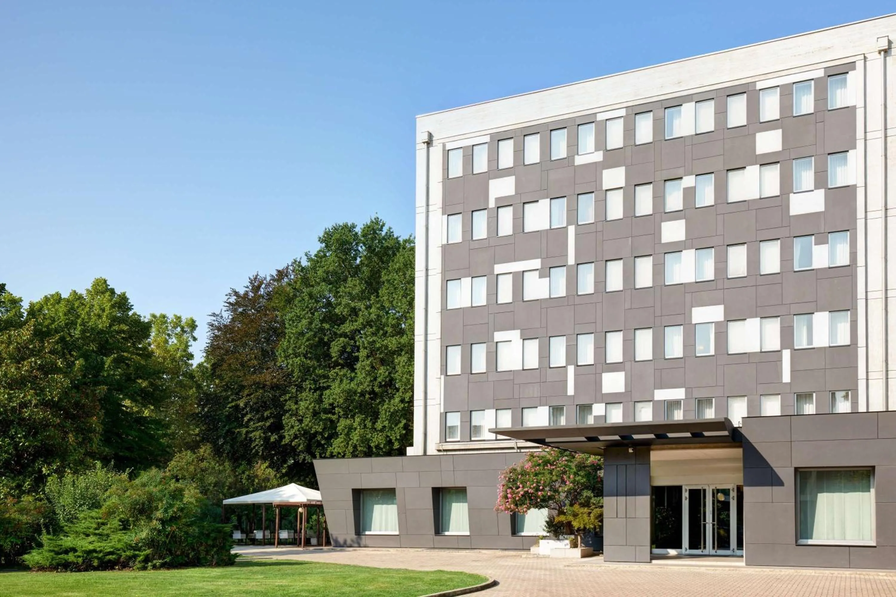 Property building in Best Western Park Hotel Continental