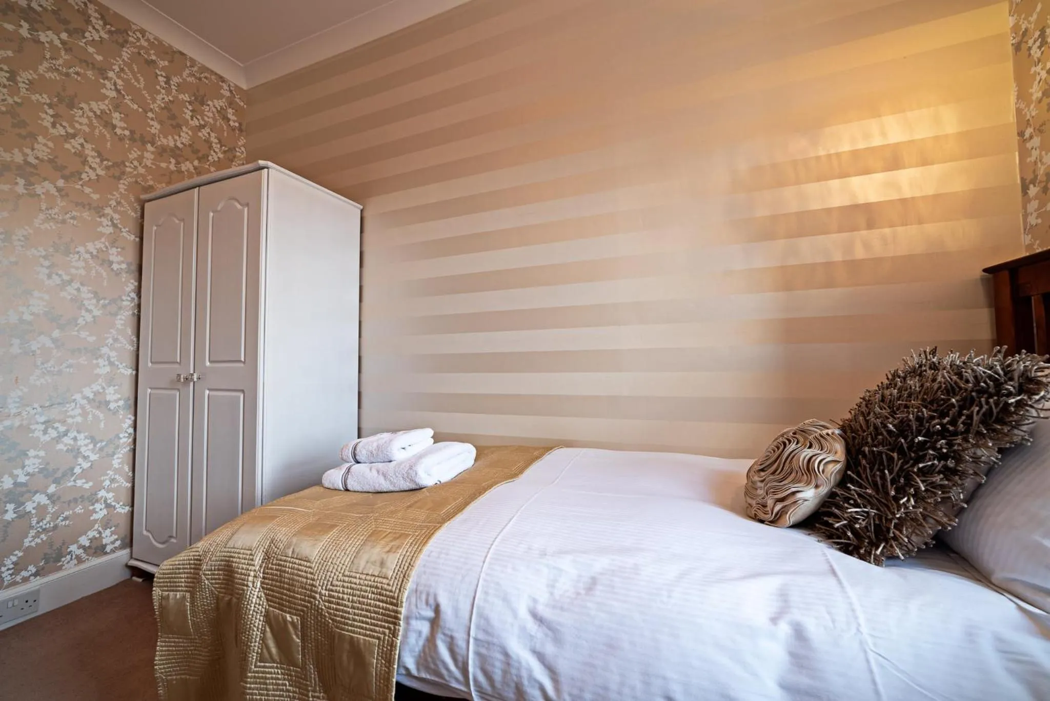 Bed in The Rowan Tree Country Hotel