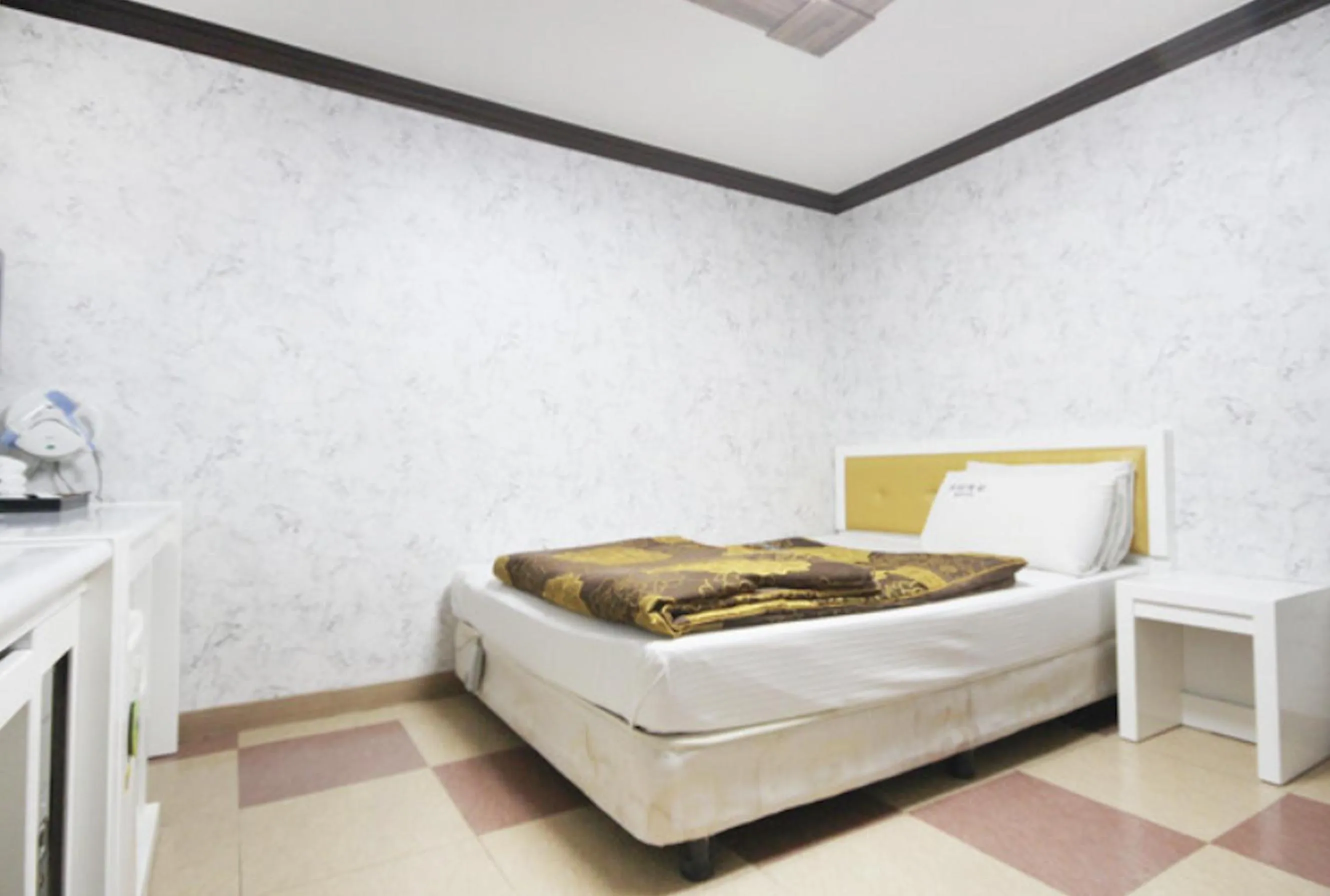 Bed in Dream of City Motel