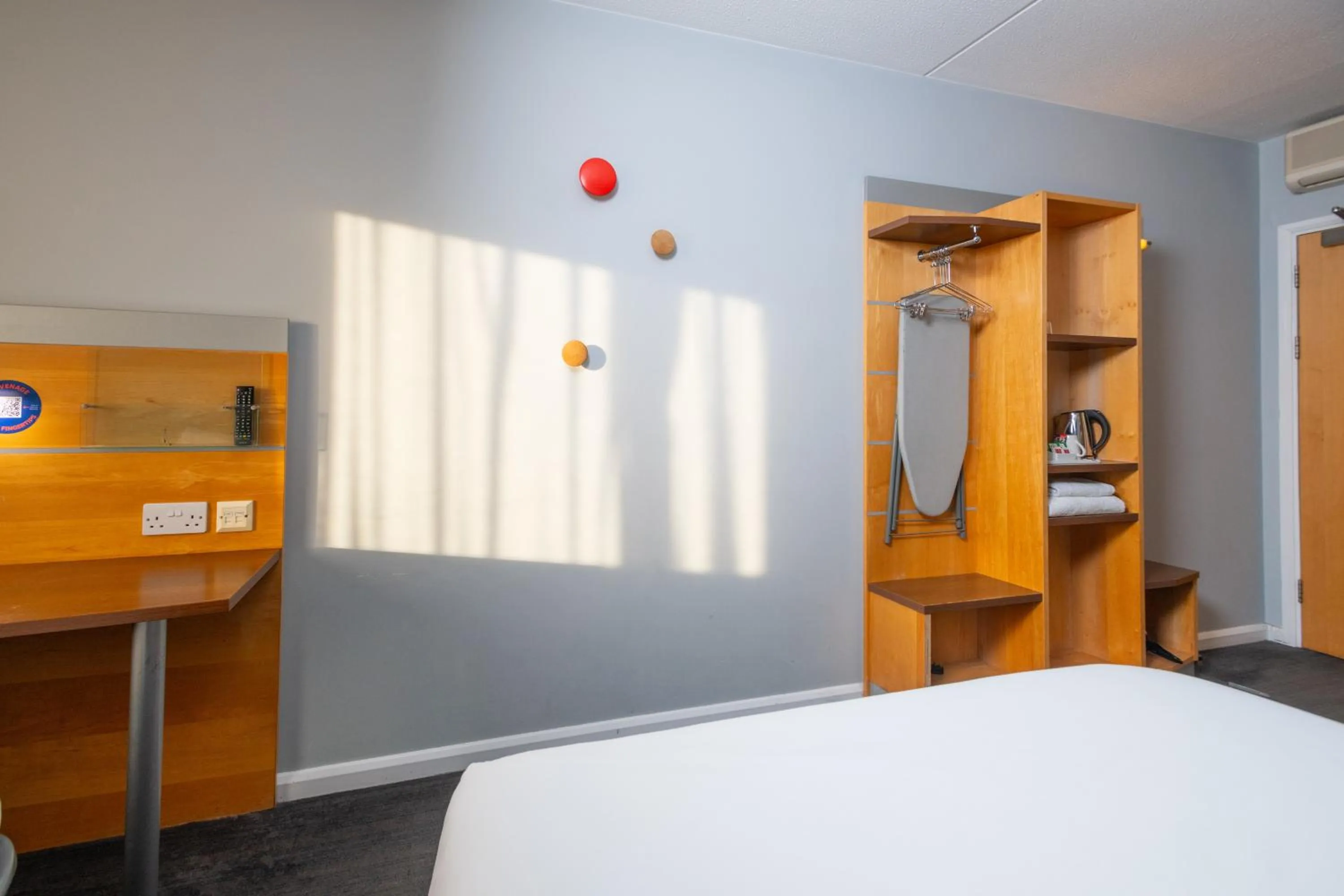 Bedroom, Bed in Holiday Inn Express Bedford by IHG