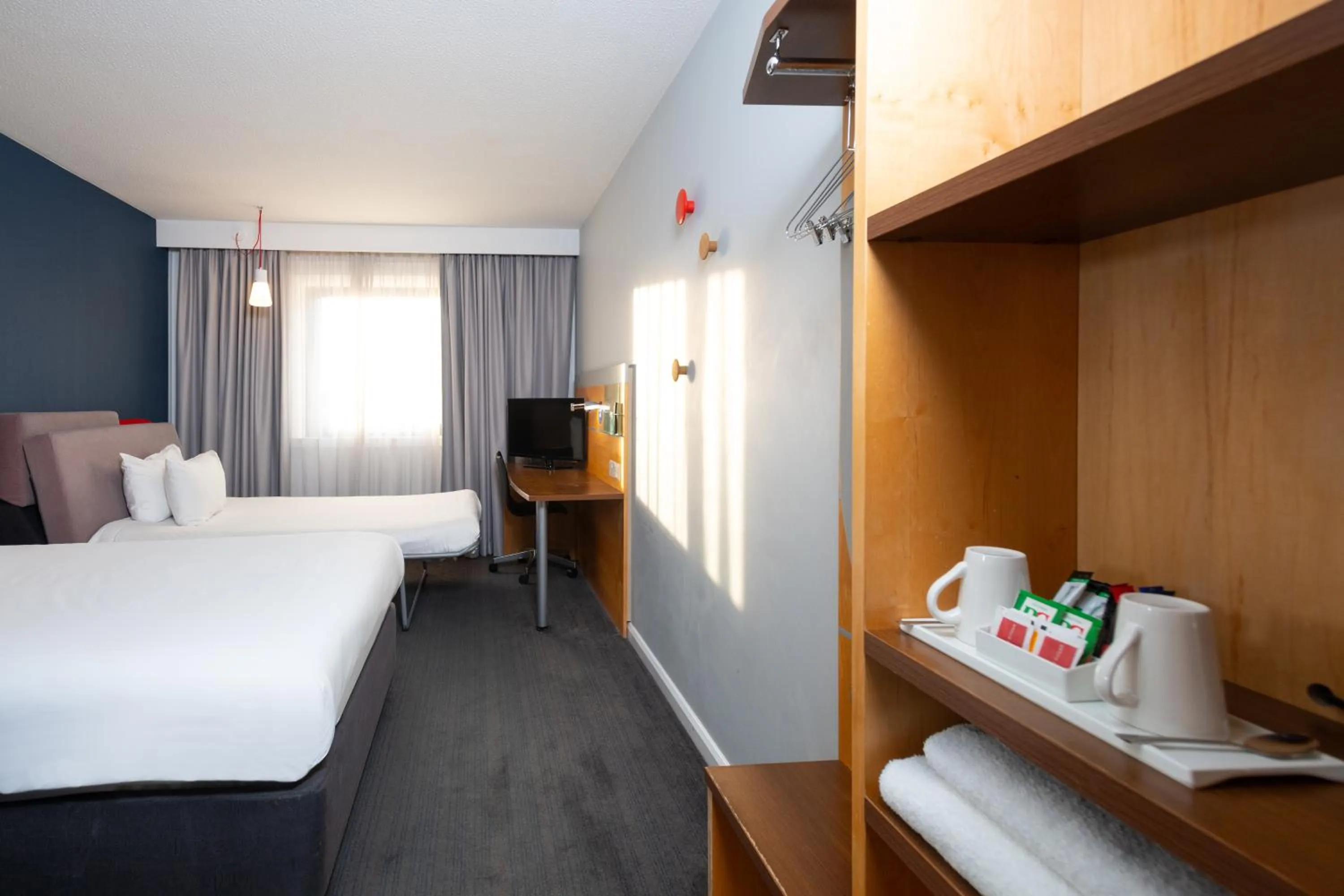 Bedroom, Bed in Holiday Inn Express Bedford by IHG