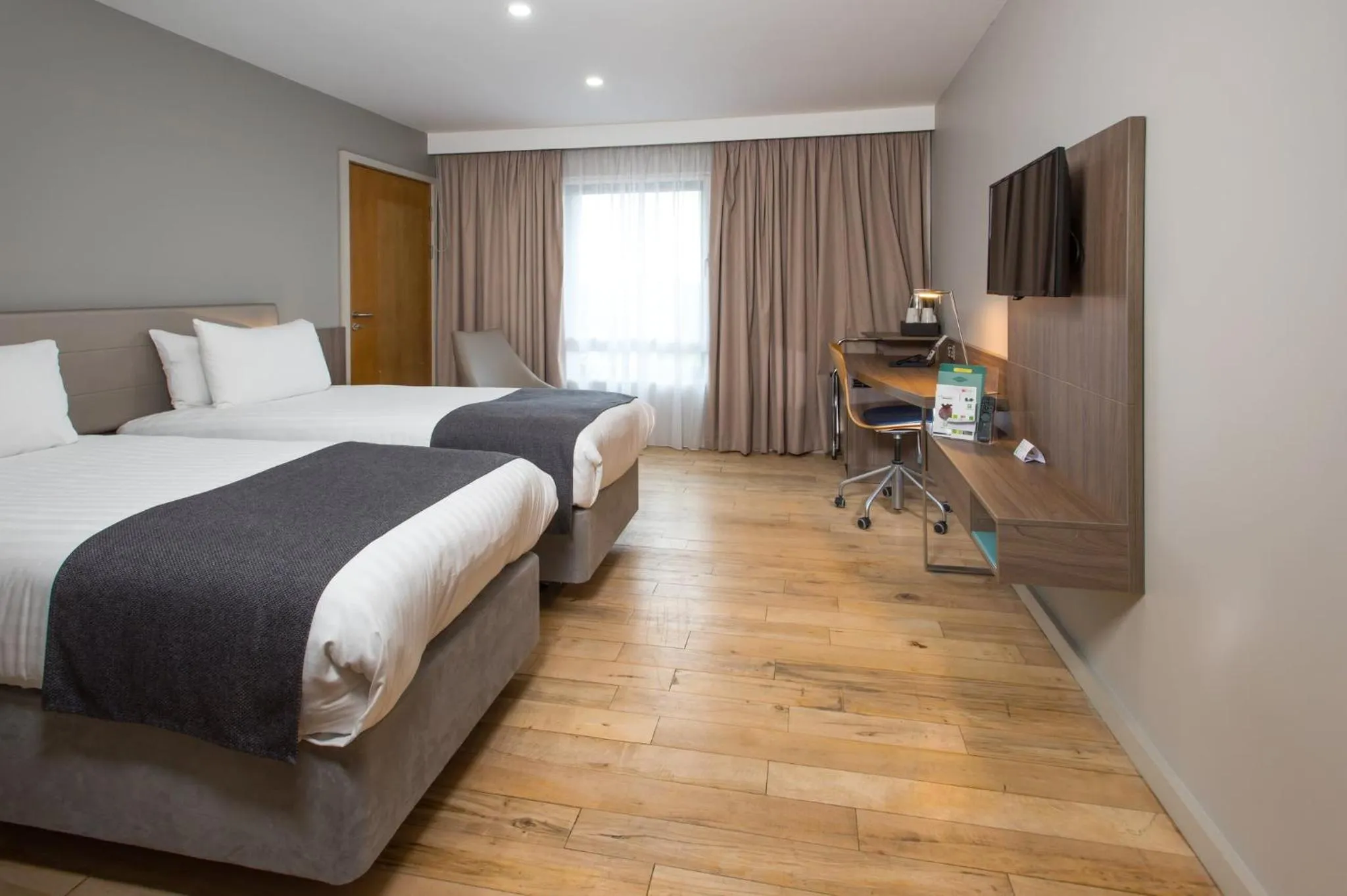 Photo of the whole room, Bed in Holiday Inn London West by IHG