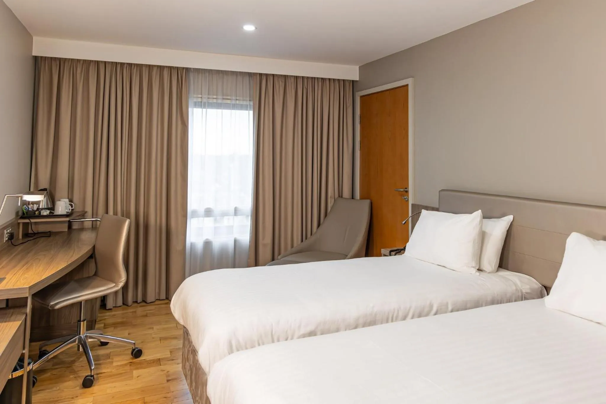 Photo of the whole room, Bed in Holiday Inn London West by IHG