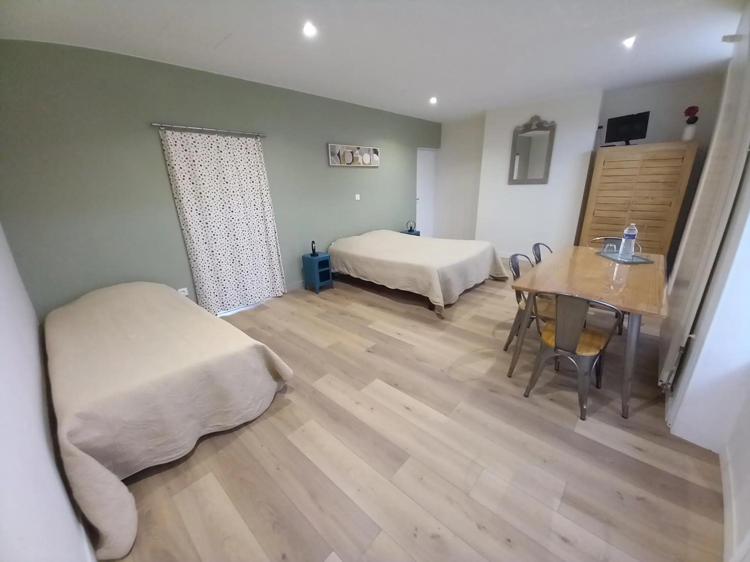 Photo of the whole room, Bed in La Cense Hebron