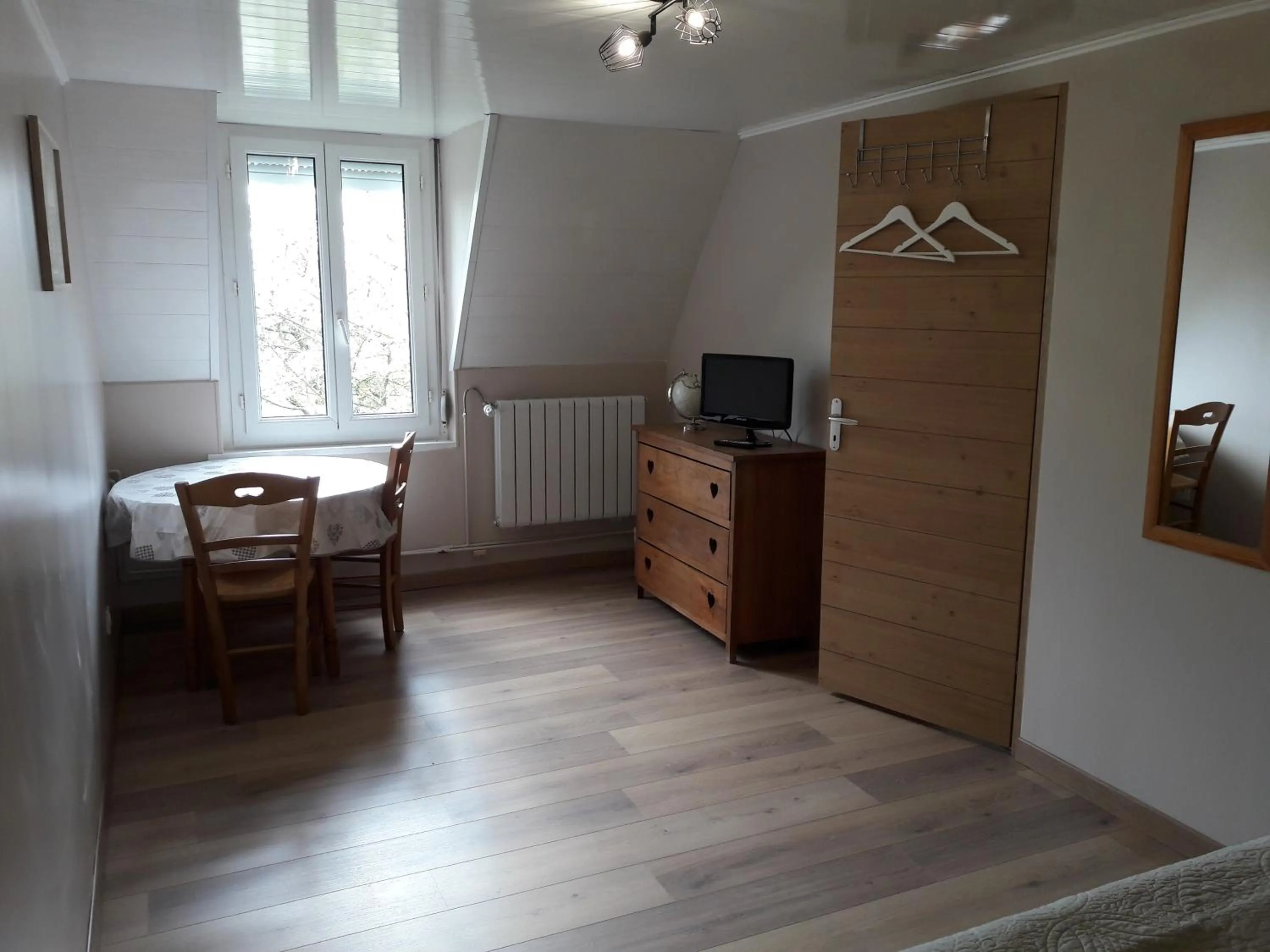 Staff in La Cense Hebron