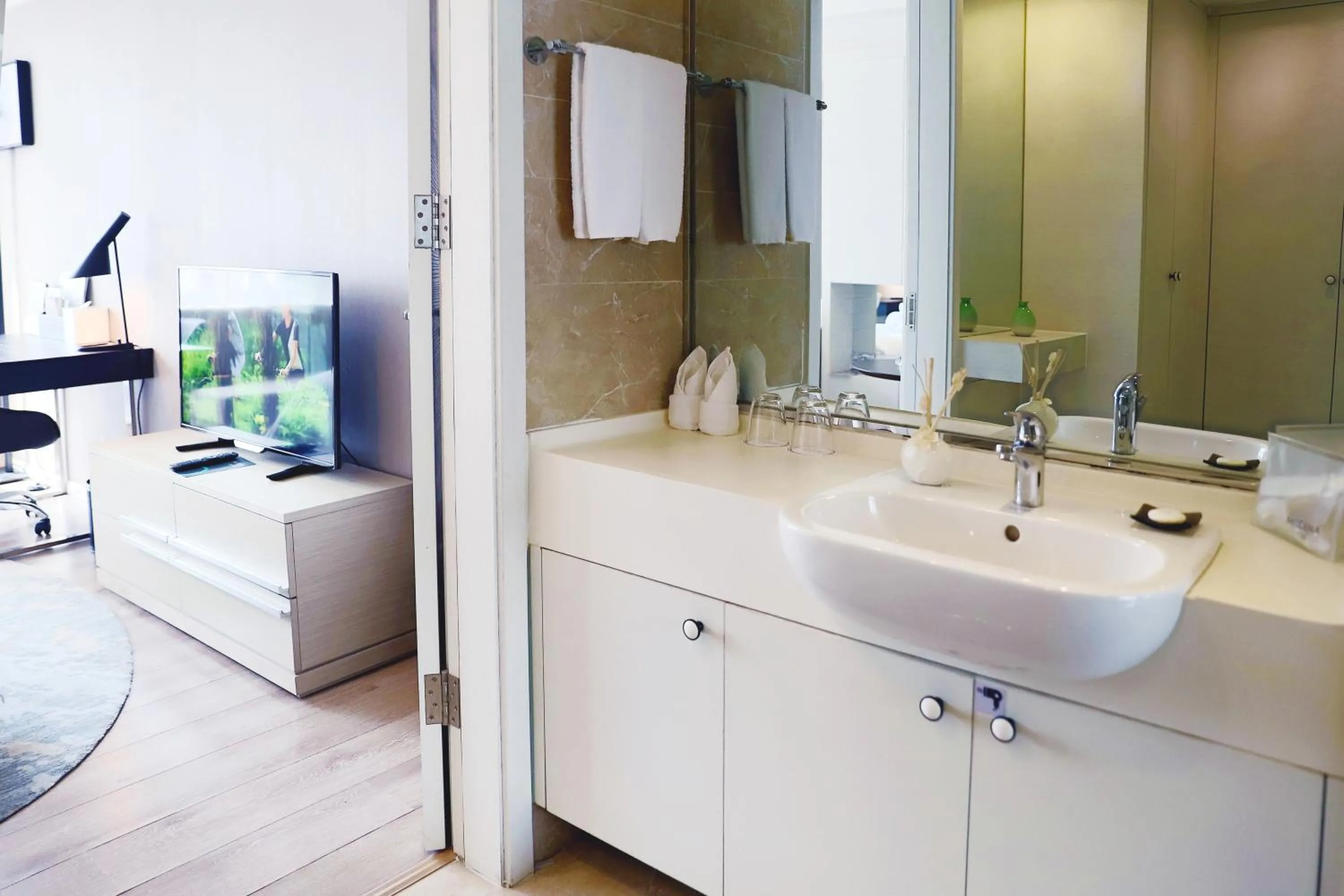 Bathroom in Modena by Fraser Changsha