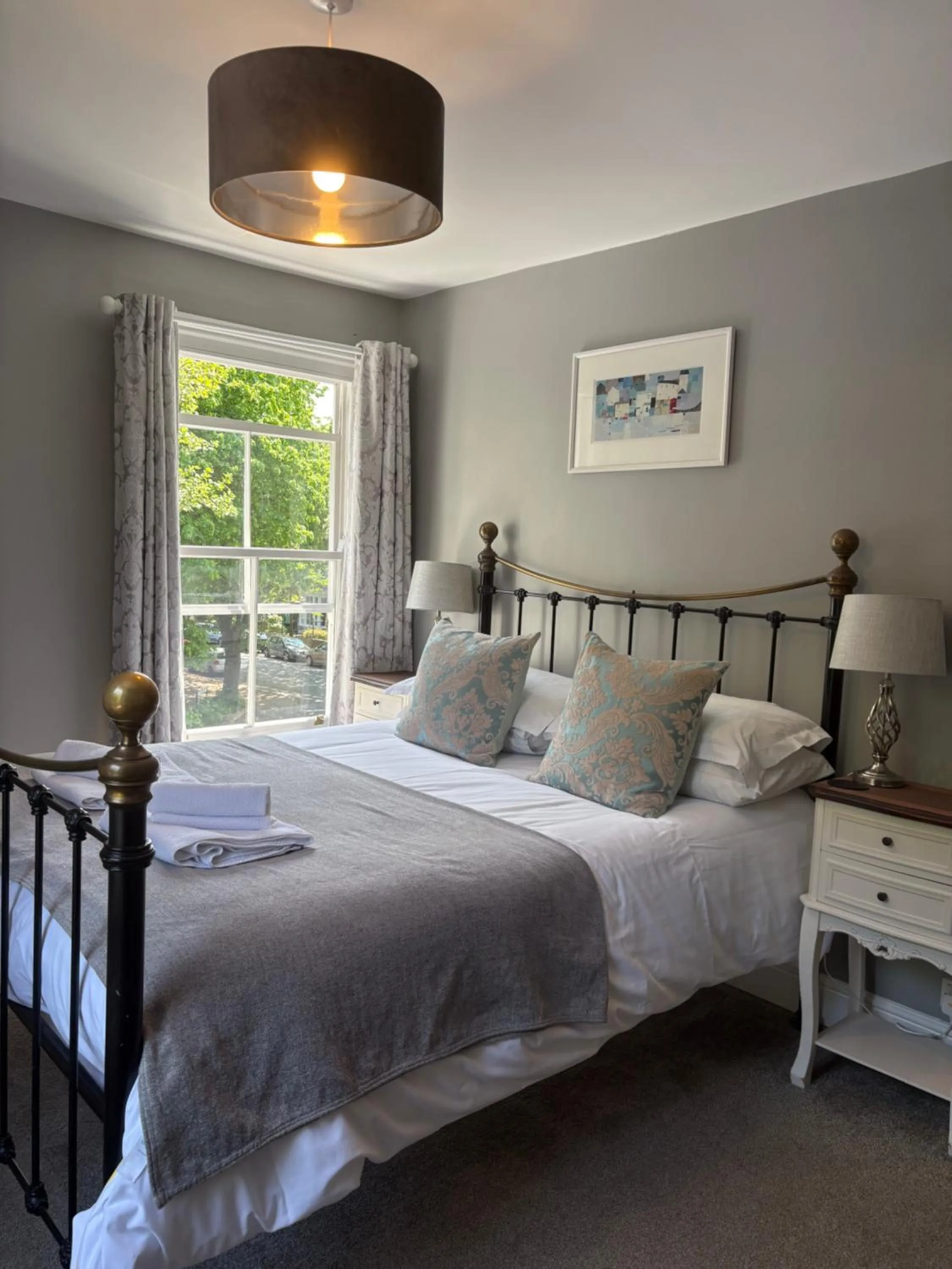 Photo of the whole room, Bed in Holbein House