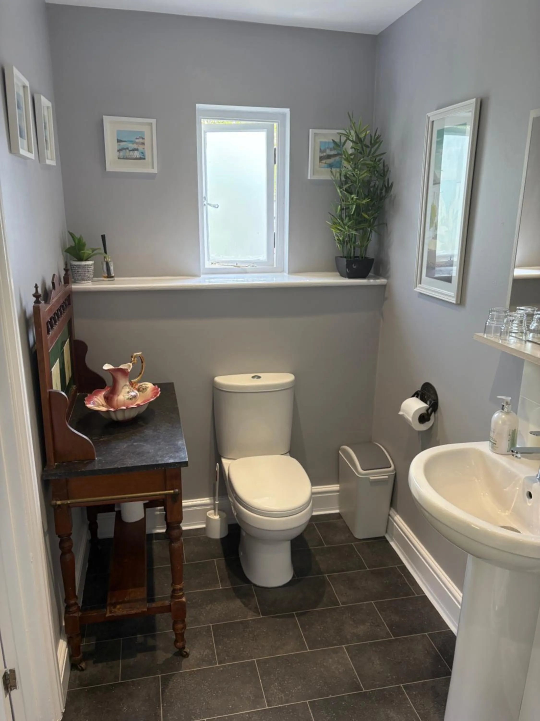 Toilet in Holbein House