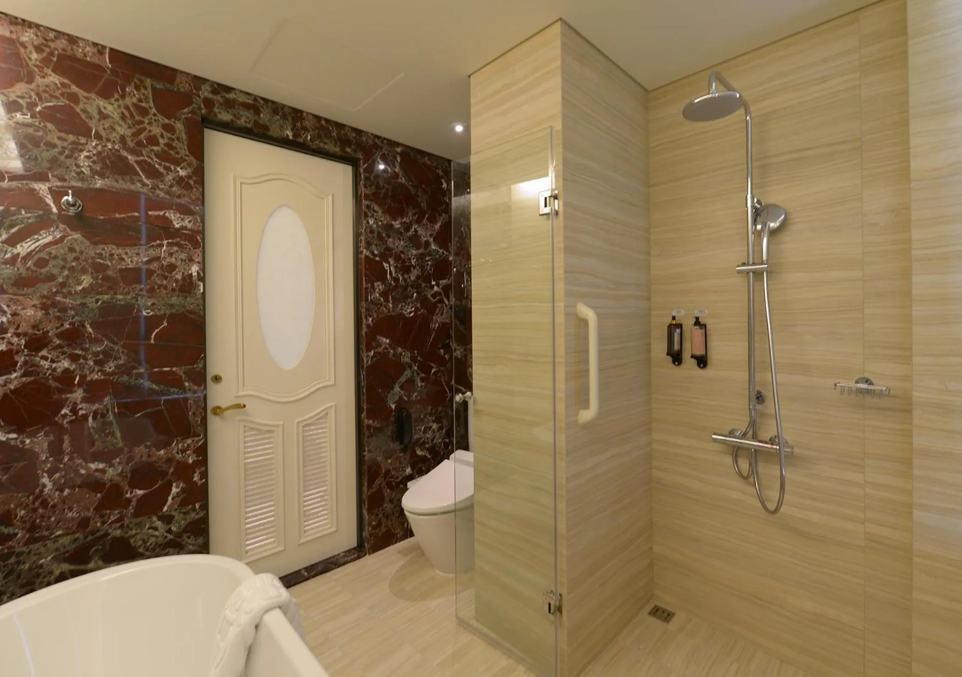 Toilet in Golden Tulip RS Boutique Hotel-Tainan