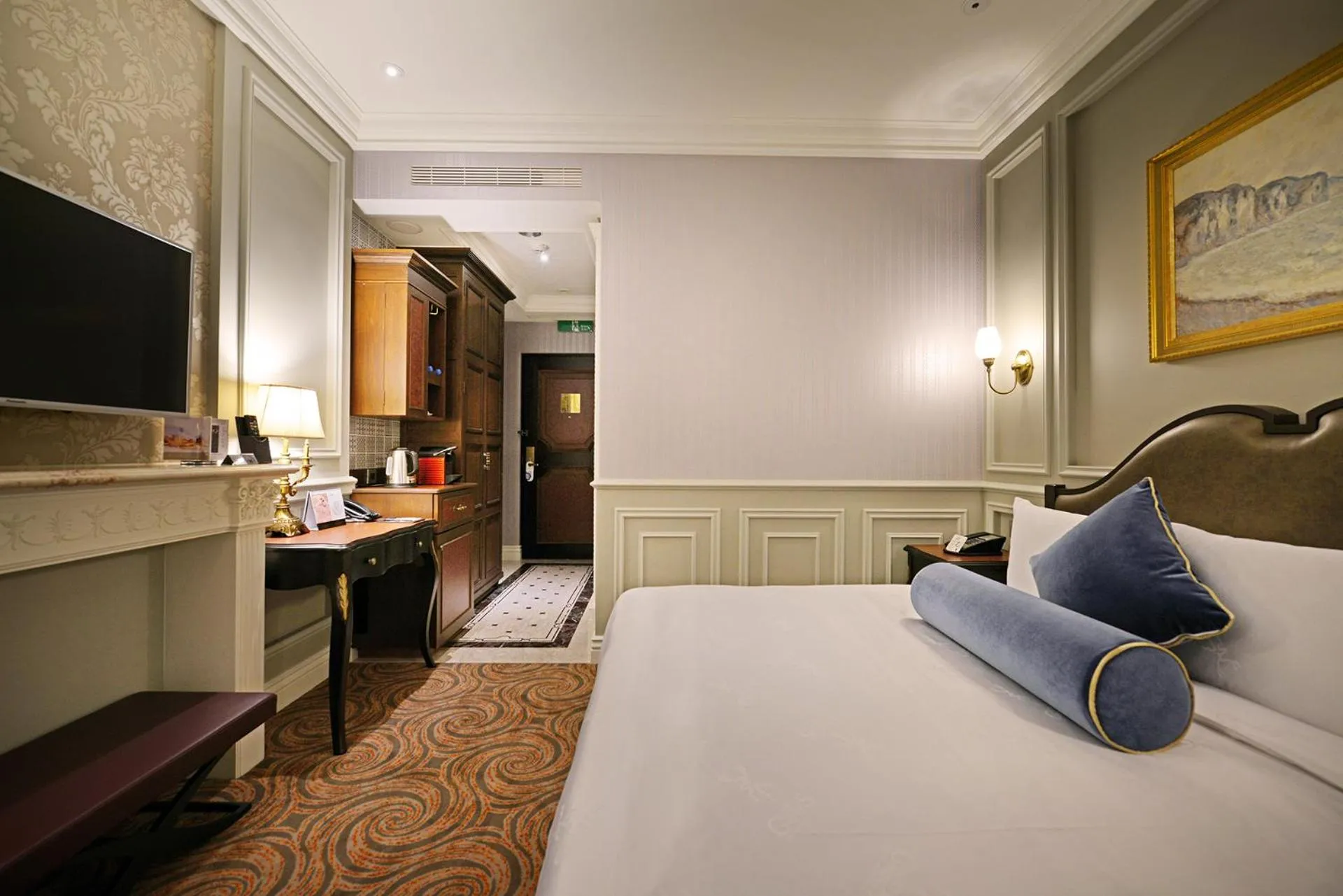 Bed in Golden Tulip RS Boutique Hotel-Tainan