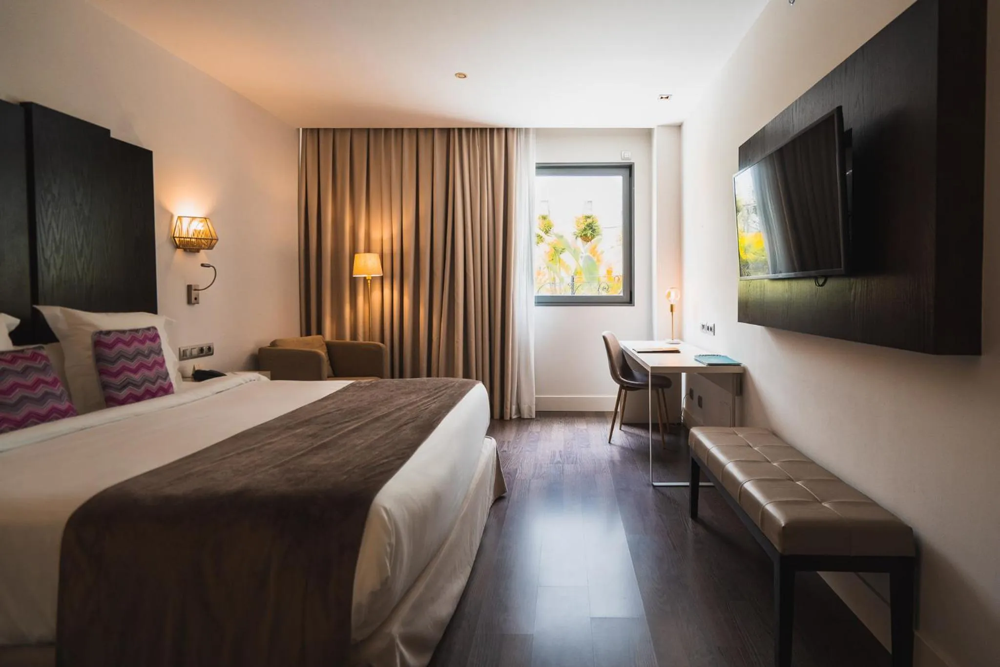 Photo of the whole room, Bed in La Laguna Gran Hotel