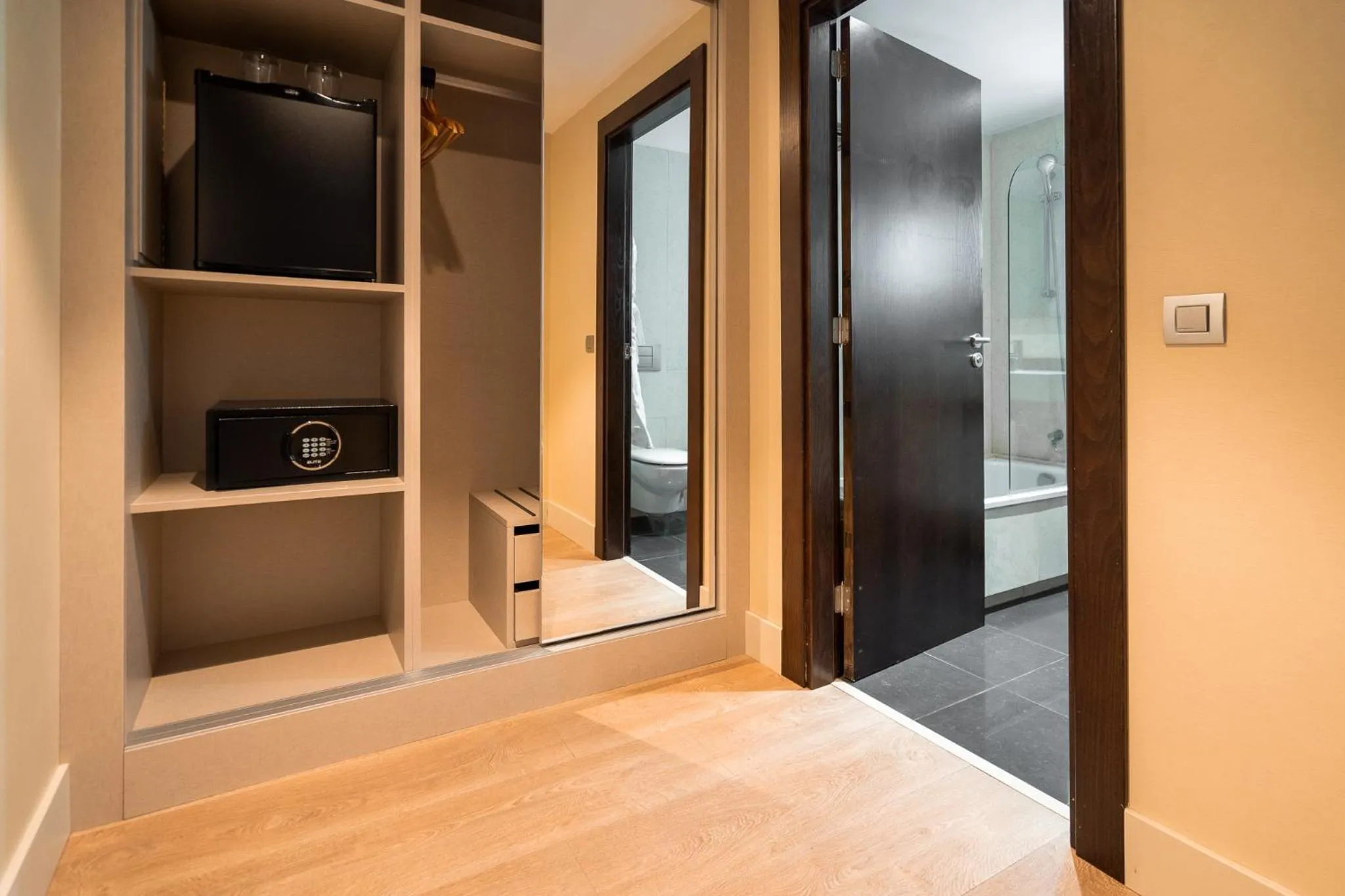 Photo of the whole room, Bed in La Laguna Gran Hotel