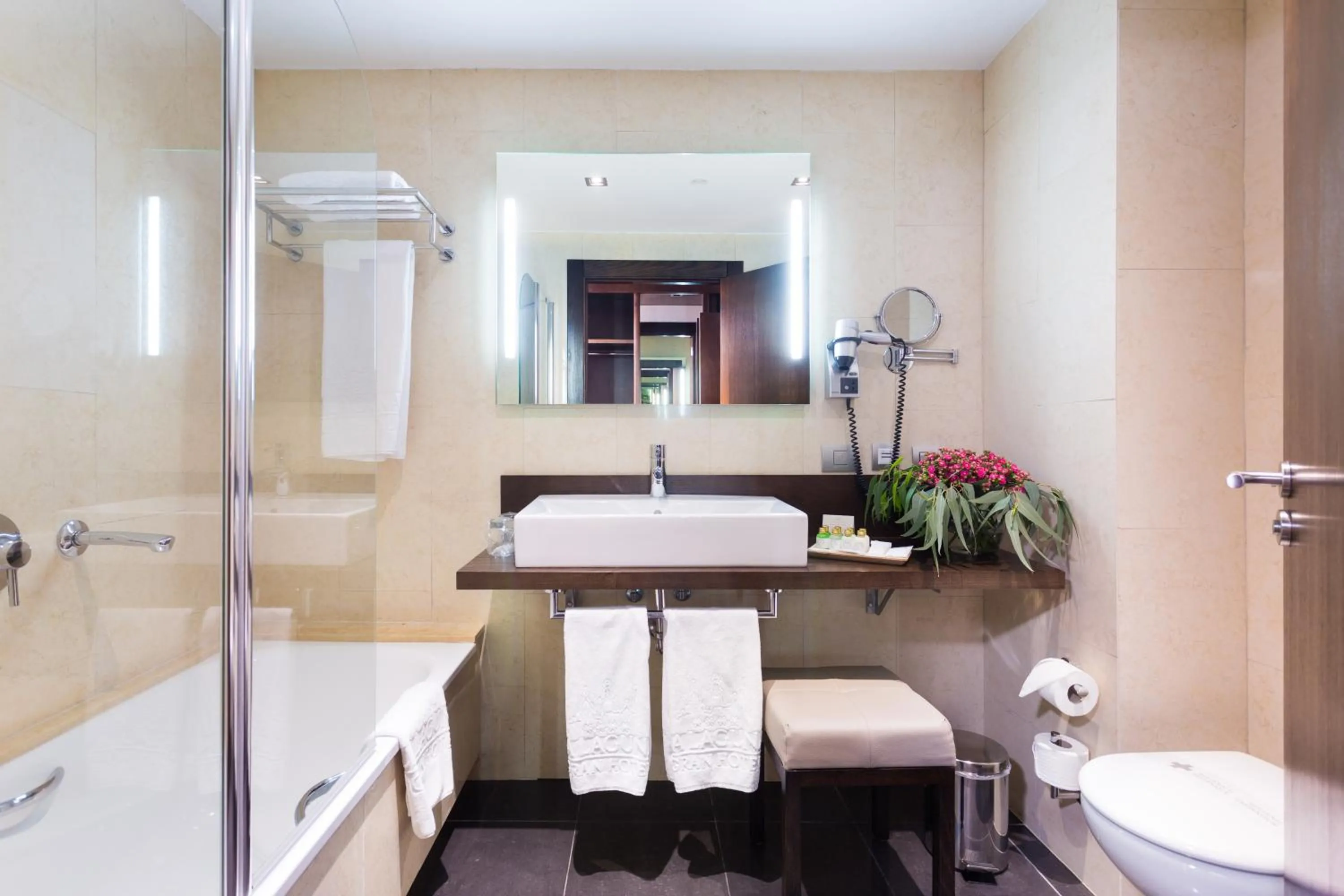 Bathroom in La Laguna Gran Hotel