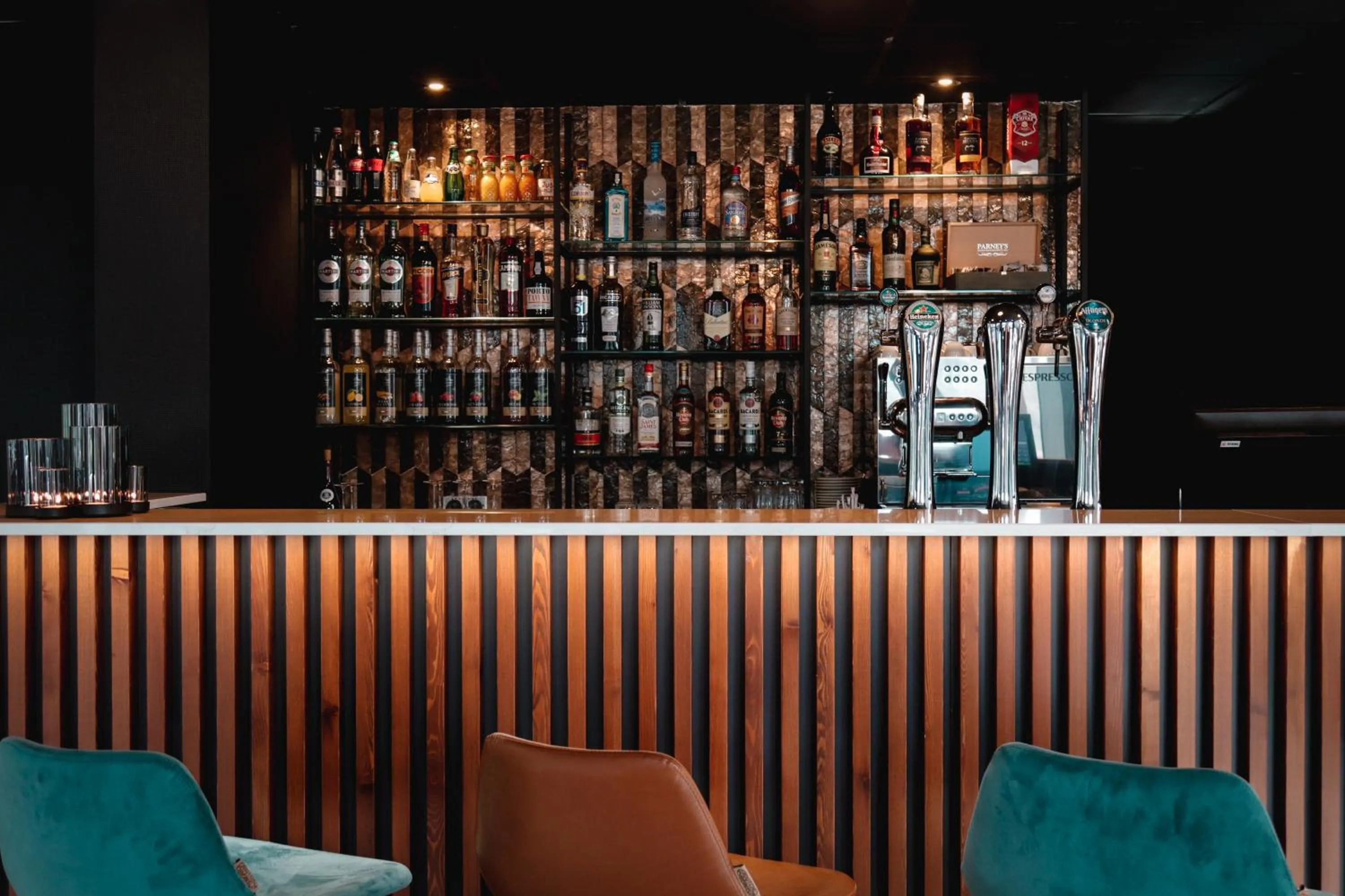 Lounge or bar in Hôtel Les Jardins de Deauville