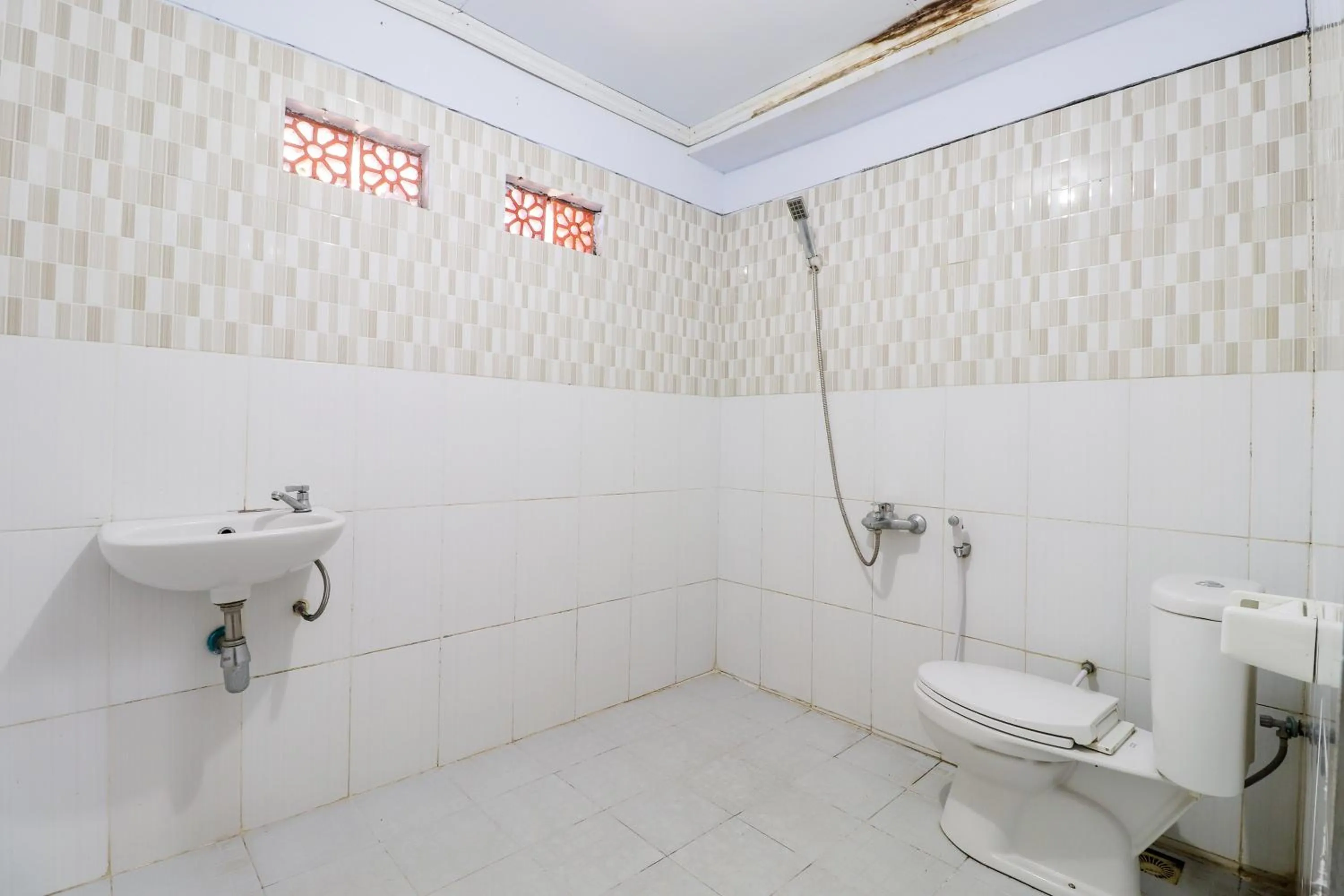 Bathroom in Nurudin House