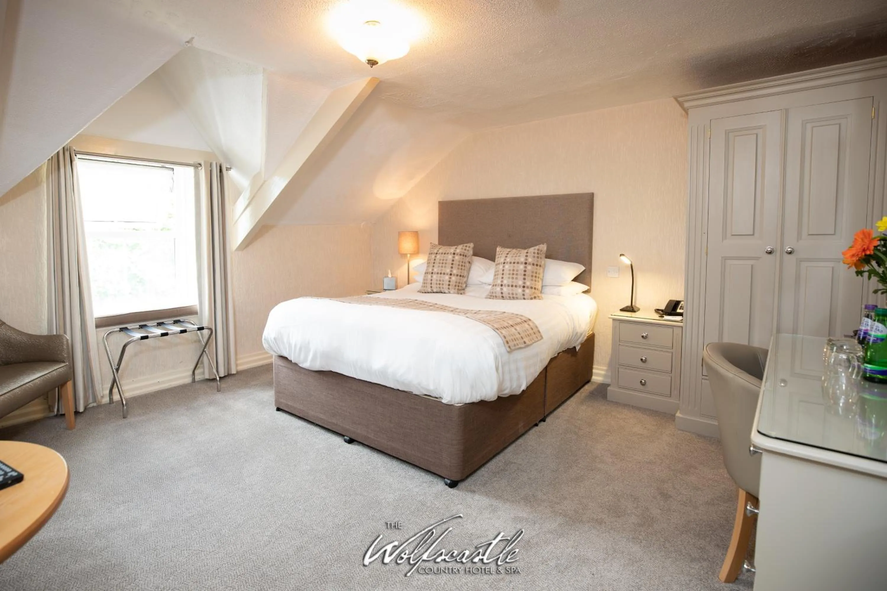 Bed in Wolfscastle Country Hotel