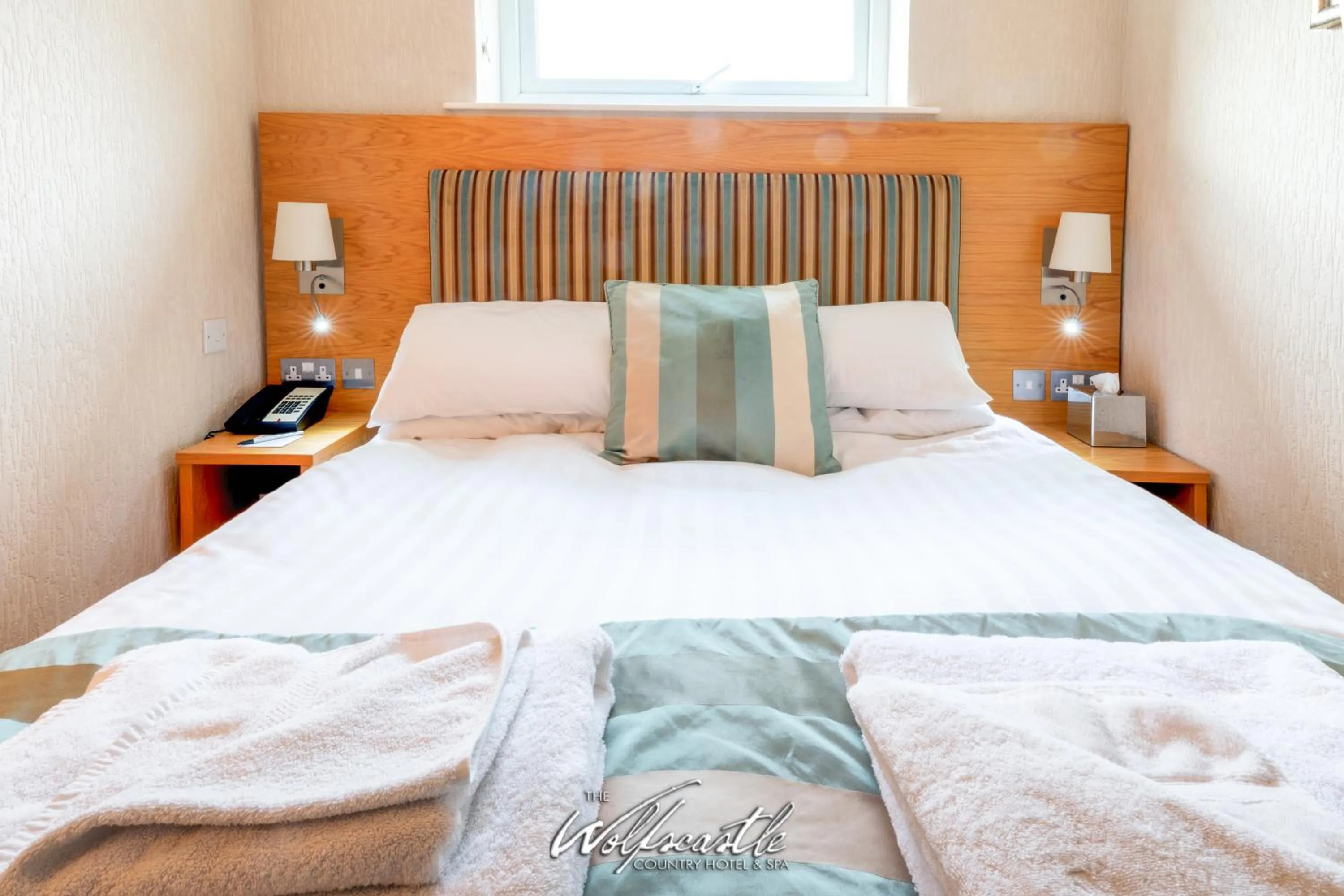 Bed in Wolfscastle Country Hotel