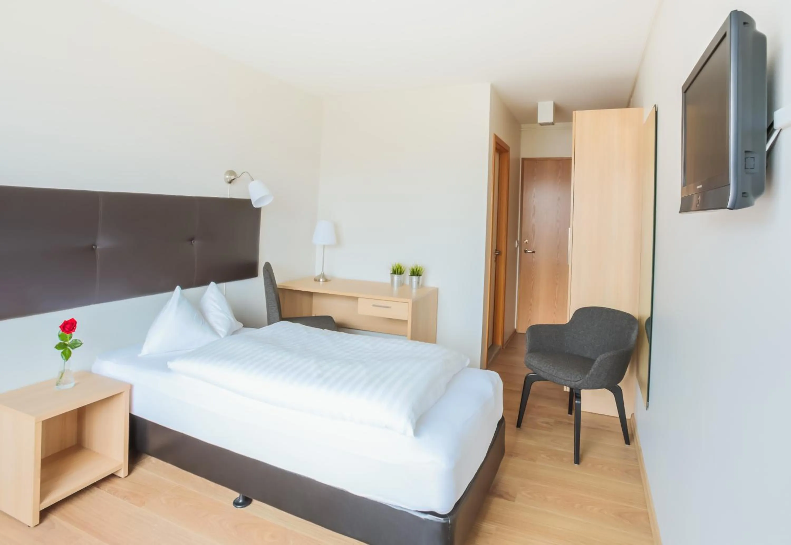 Photo of the whole room, Bed in Fosshotel Lind