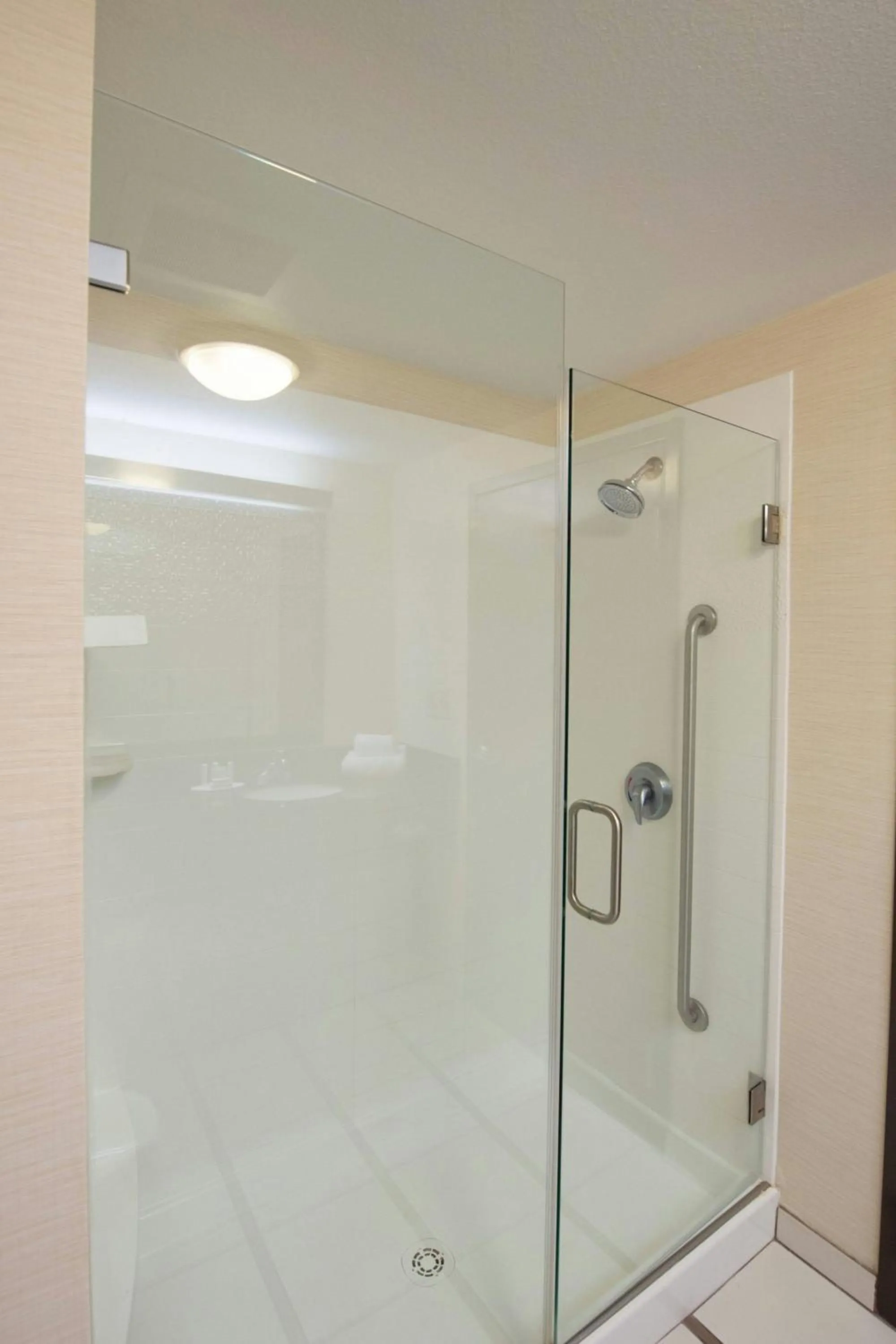 Bathroom in Fairfield Inn & Suites by Marriott Charleston North/Ashley Phosphate