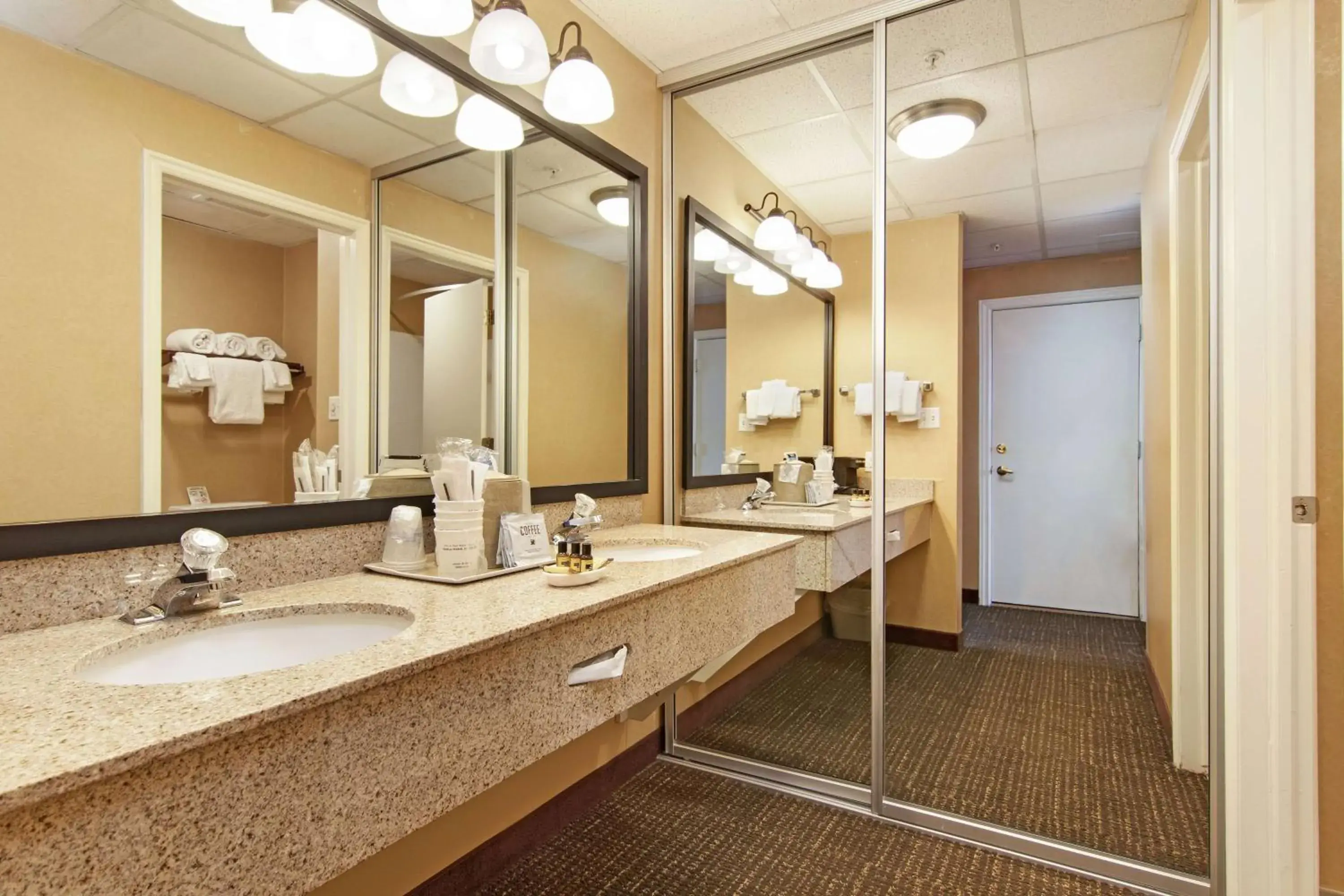 Deluxe Queen Room with Two Queen Beds - Disability Access in Best Western PLUS Ruby's Inn Deluxe Queen Room with Two Queen Beds - Disability Access in Best Western PLUS Ruby's Inn