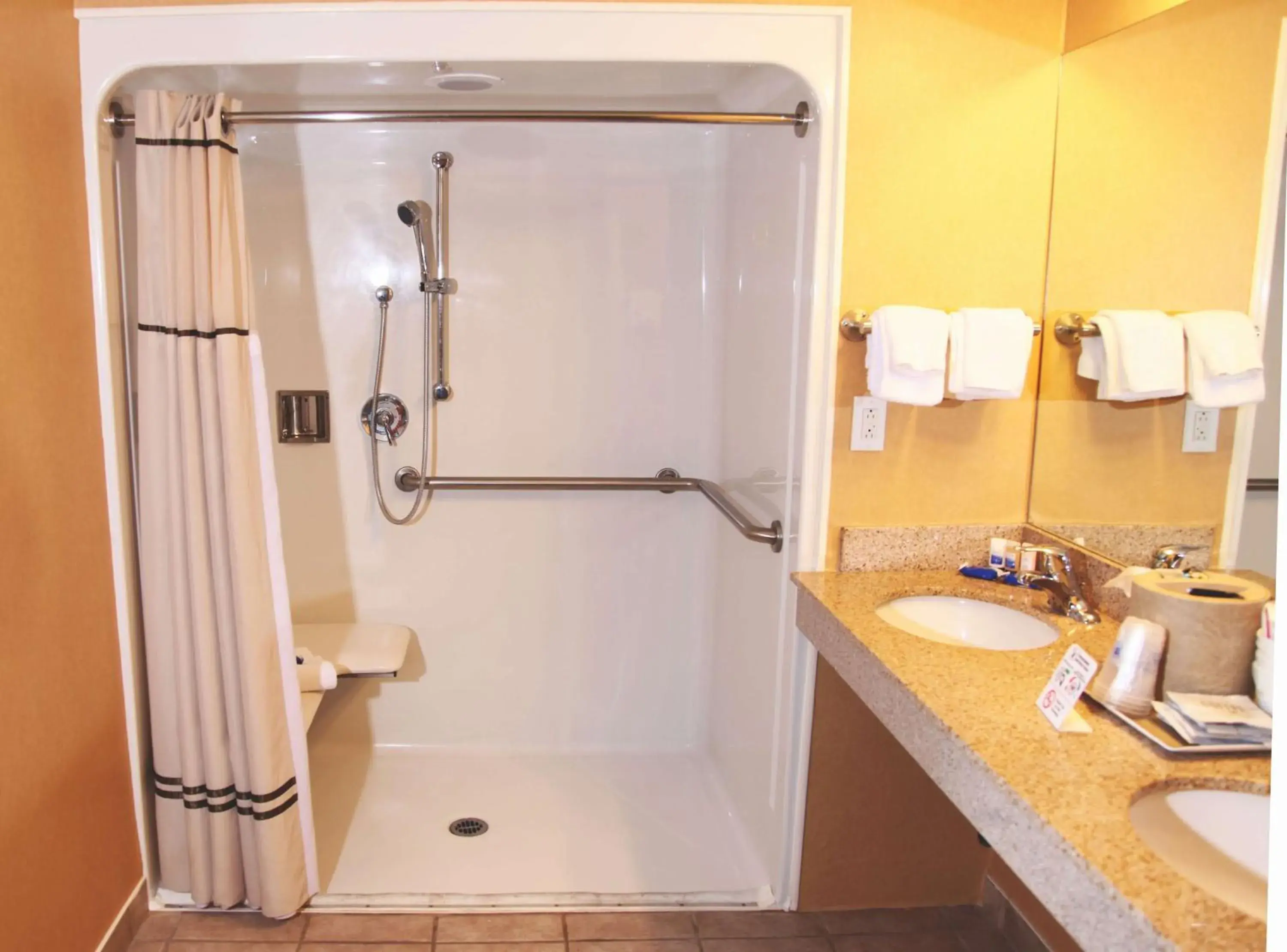 Queen Room with Two Queen Beds - Mobility Accessible/Non-Smoking in Best Western PLUS Ruby's Inn Queen Room with Two Queen Beds - Mobility Accessible/Non-Smoking in Best Western PLUS Ruby's Inn